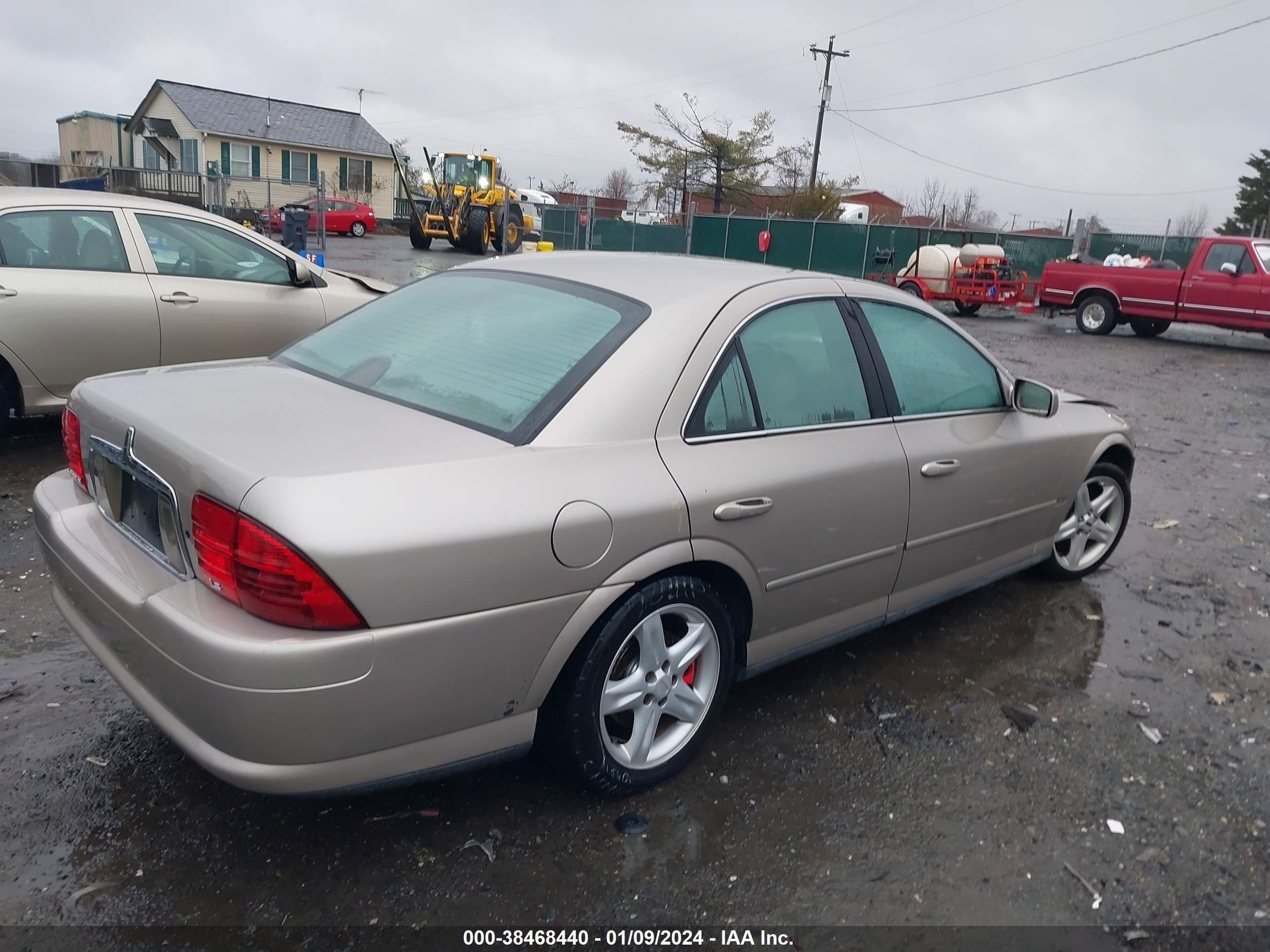 Photo 3 VIN: 1LNHM86S81Y705786 - LINCOLN LS 