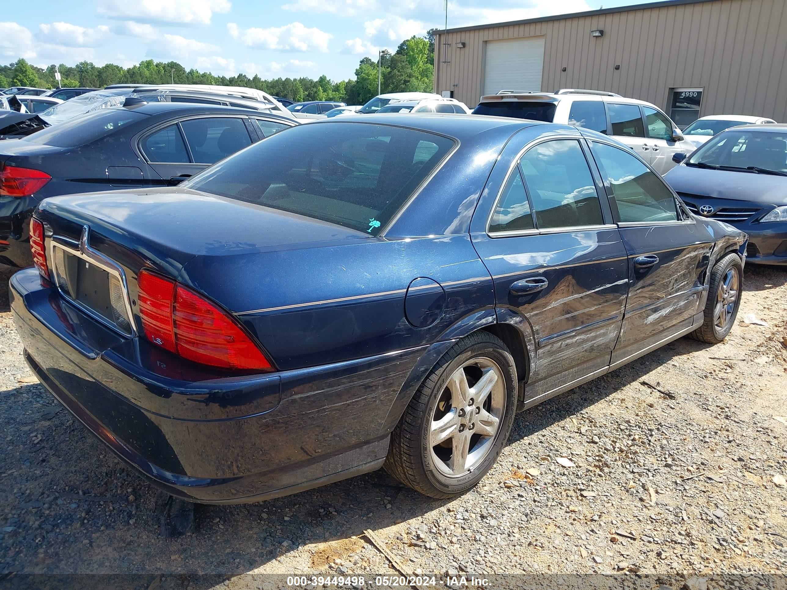 Photo 3 VIN: 1LNHM86S81Y714505 - LINCOLN LS 