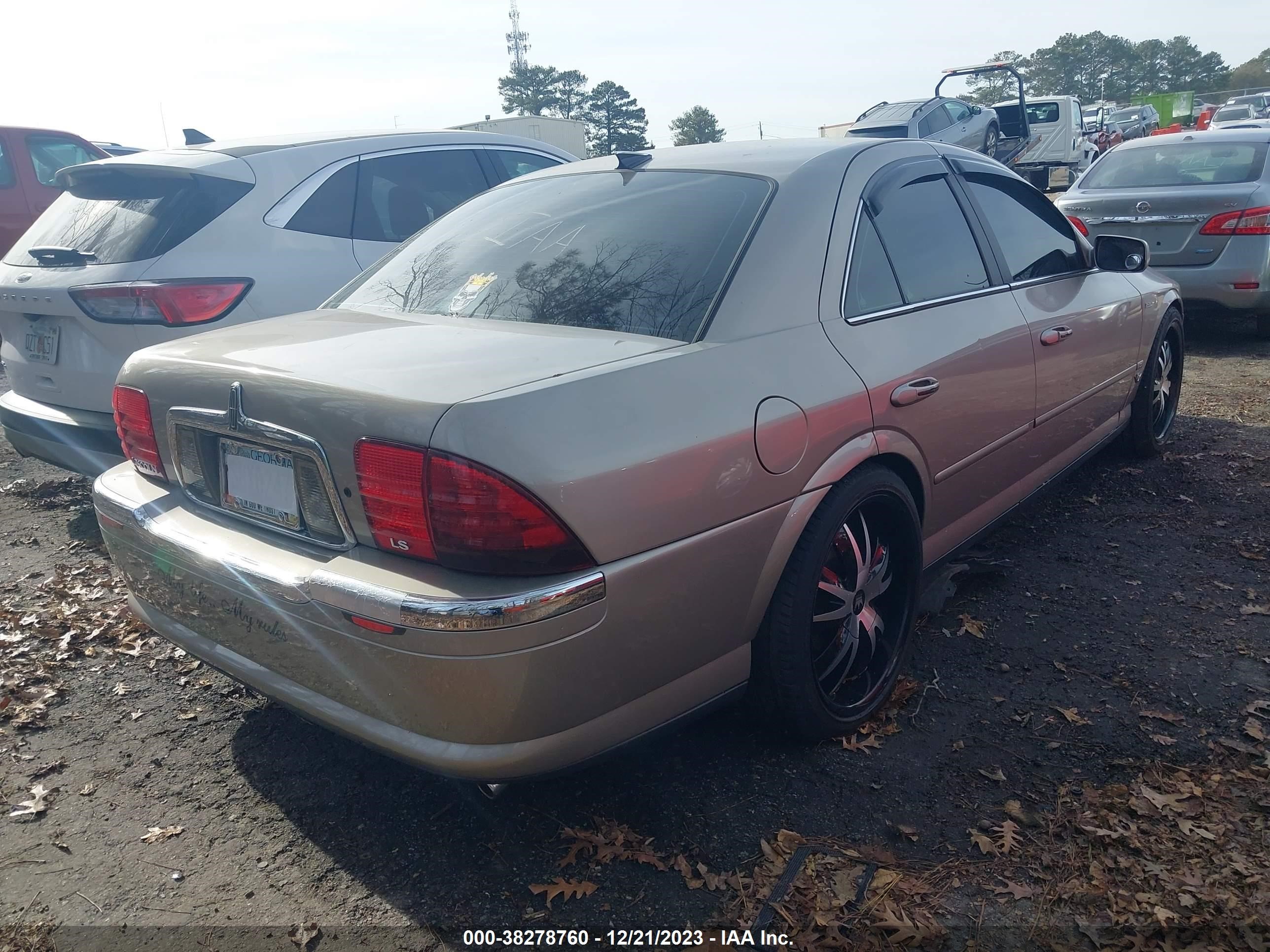 Photo 3 VIN: 1LNHM86S91Y675665 - LINCOLN LS 