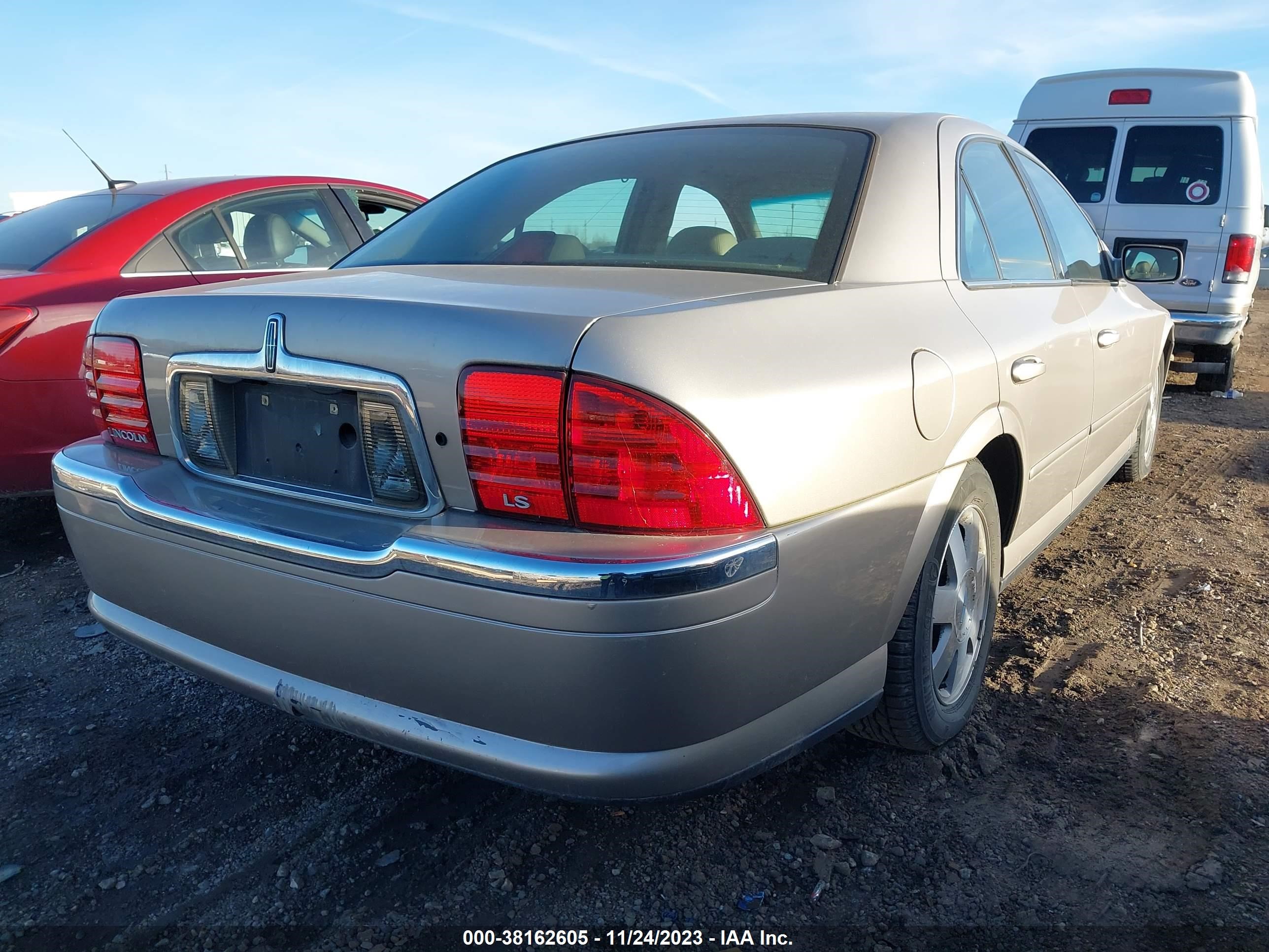 Photo 3 VIN: 1LNHM86S92Y620747 - LINCOLN LS 