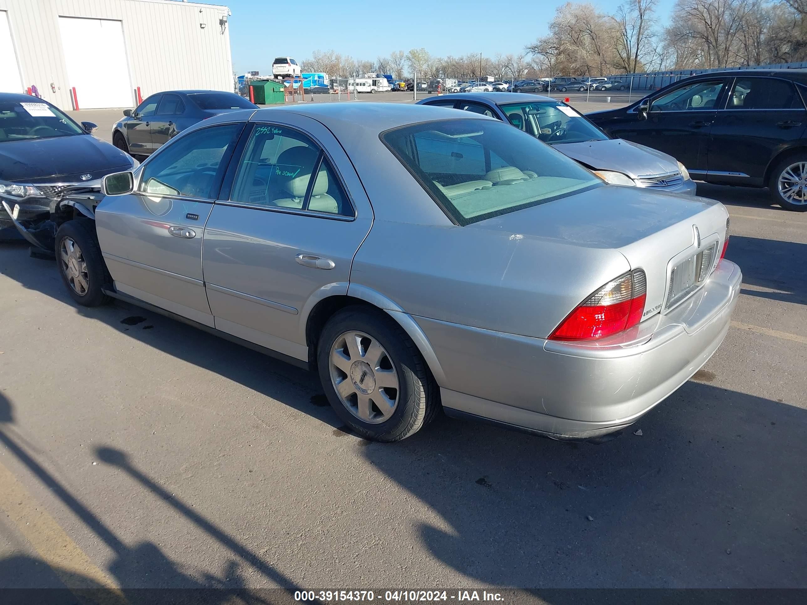 Photo 2 VIN: 1LNHM86S94Y676108 - LINCOLN LS 