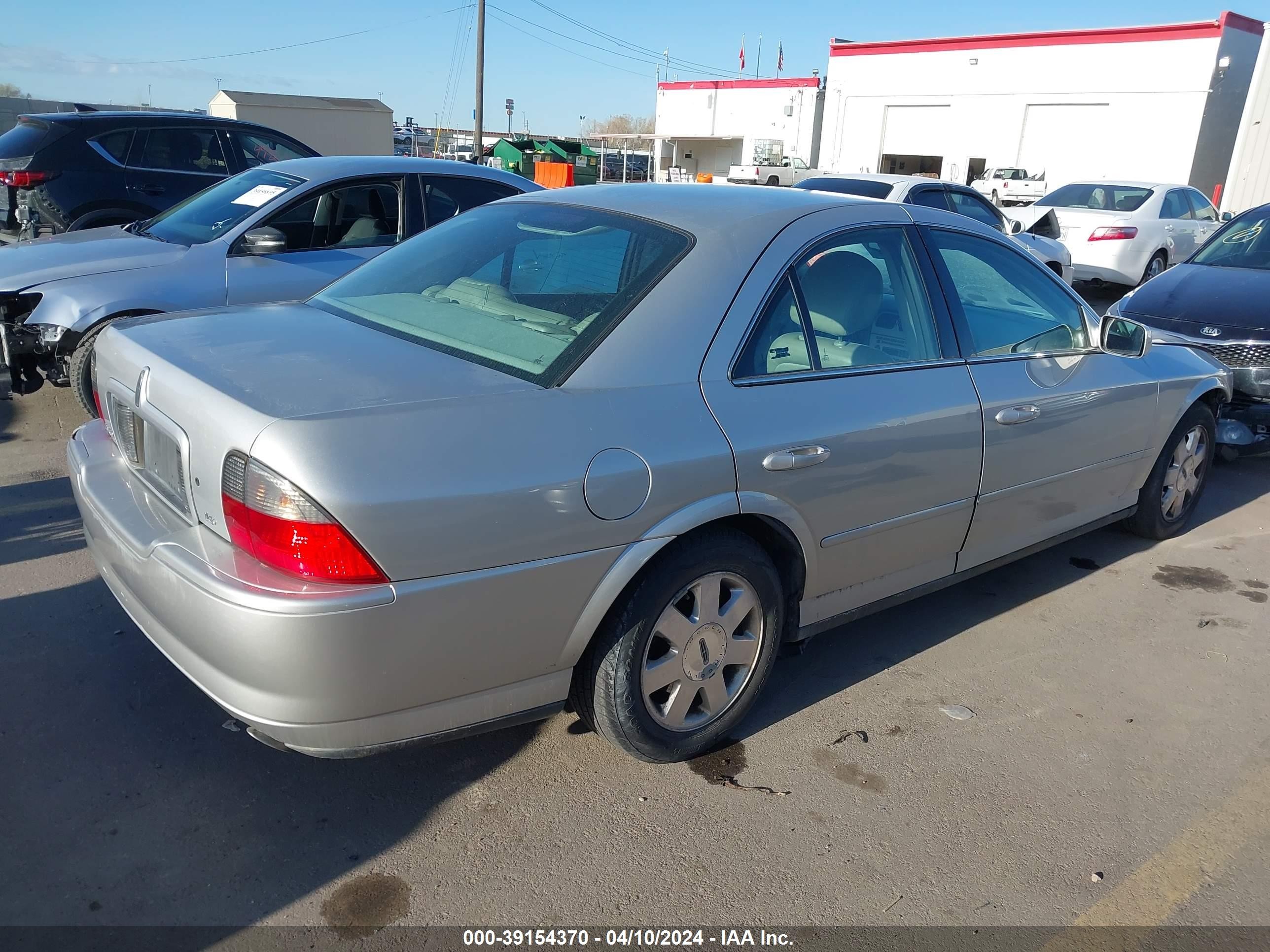 Photo 3 VIN: 1LNHM86S94Y676108 - LINCOLN LS 