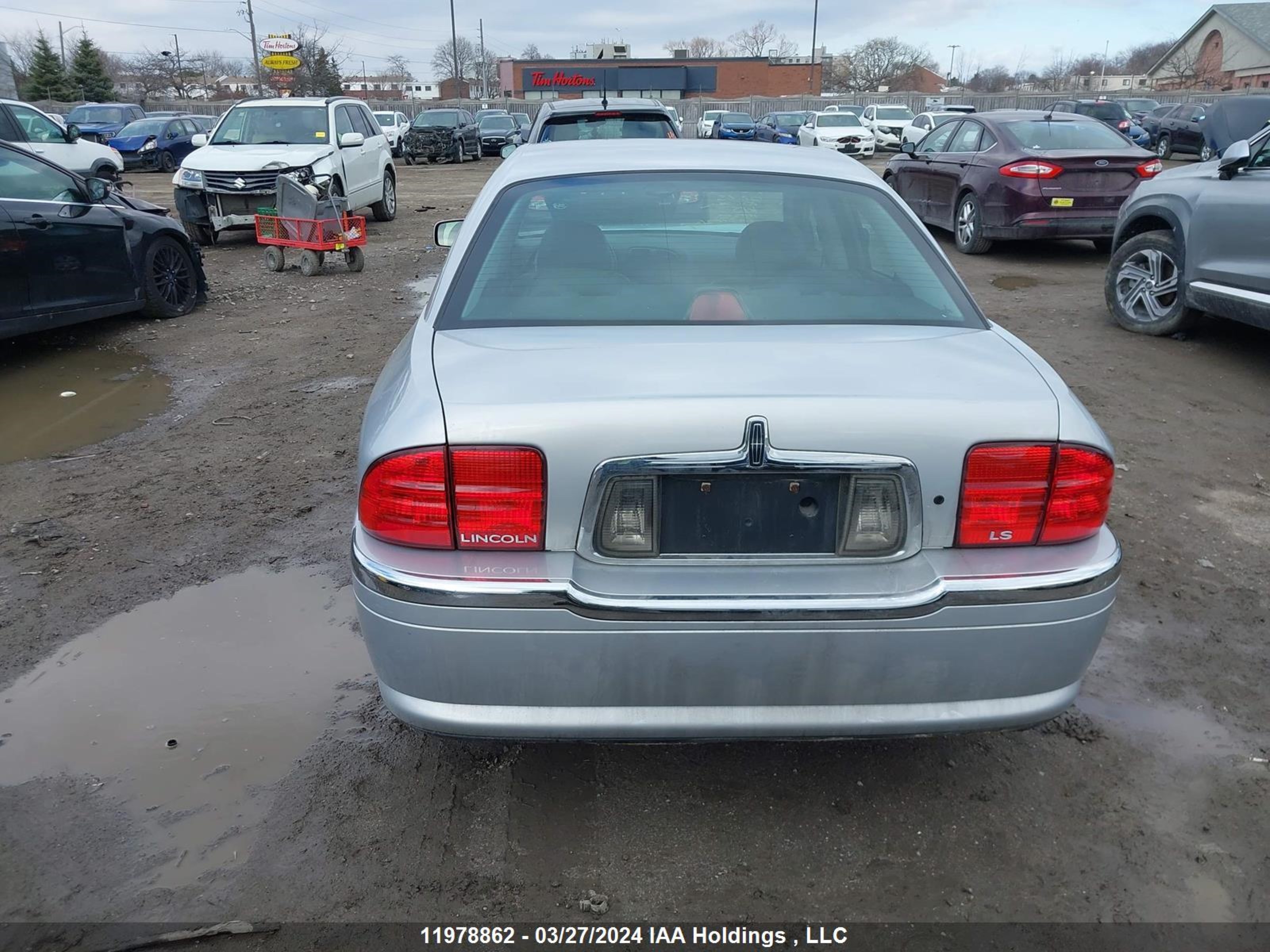 Photo 16 VIN: 1LNHM86SX2Y655734 - LINCOLN LS 