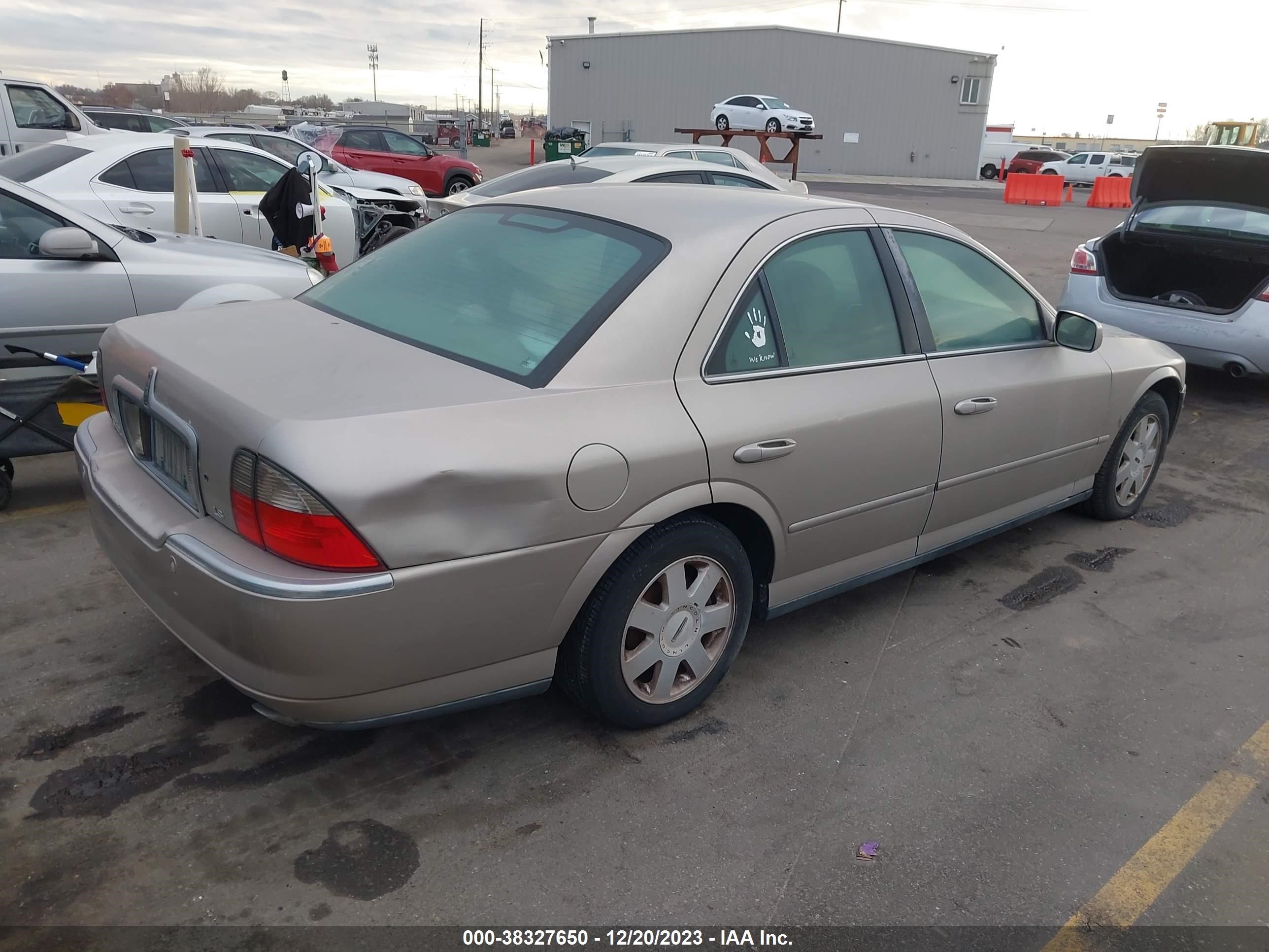 Photo 3 VIN: 1LNHM86SX3Y668579 - LINCOLN LS 