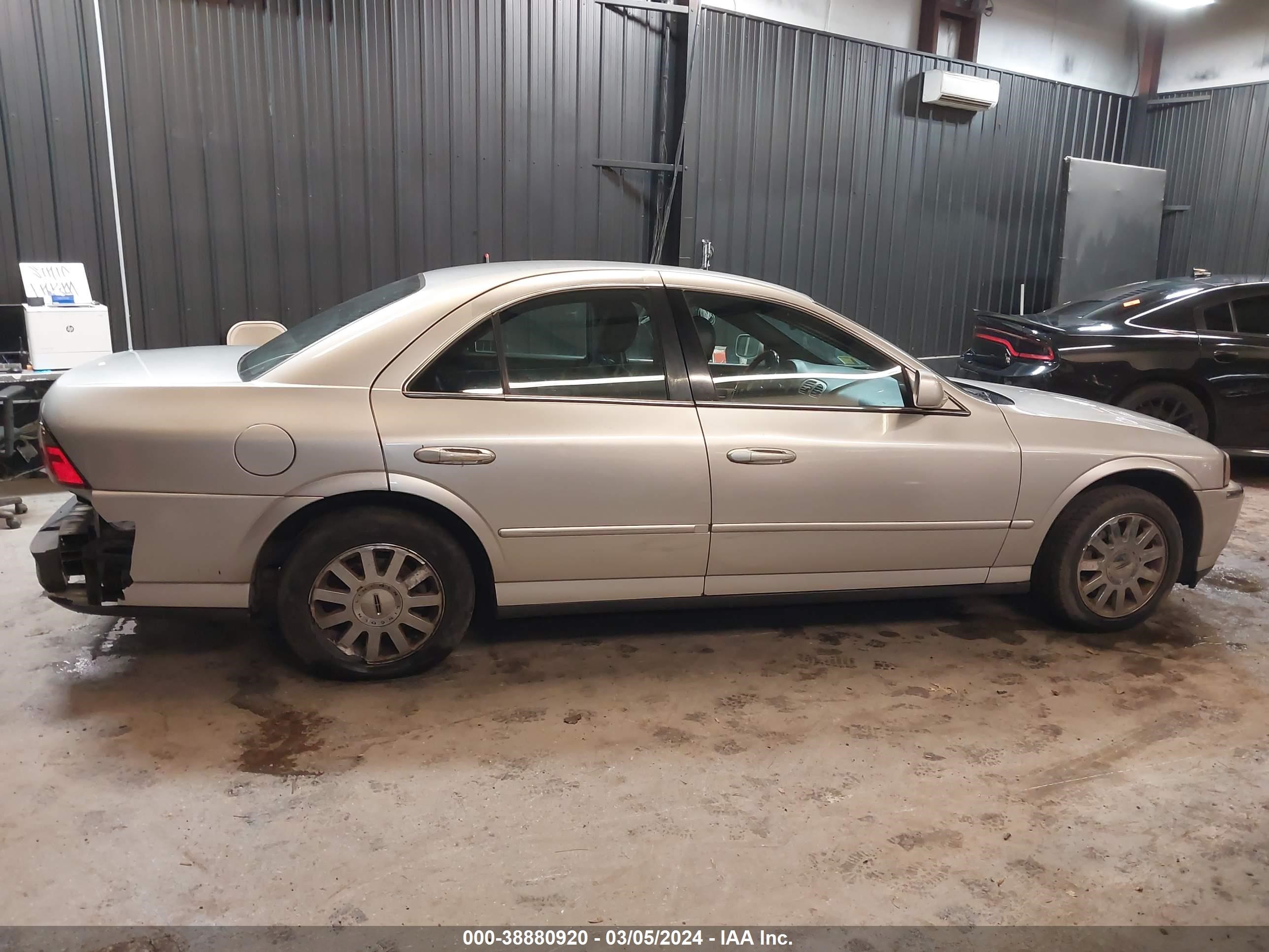 Photo 13 VIN: 1LNHM86SX4Y642274 - LINCOLN LS 