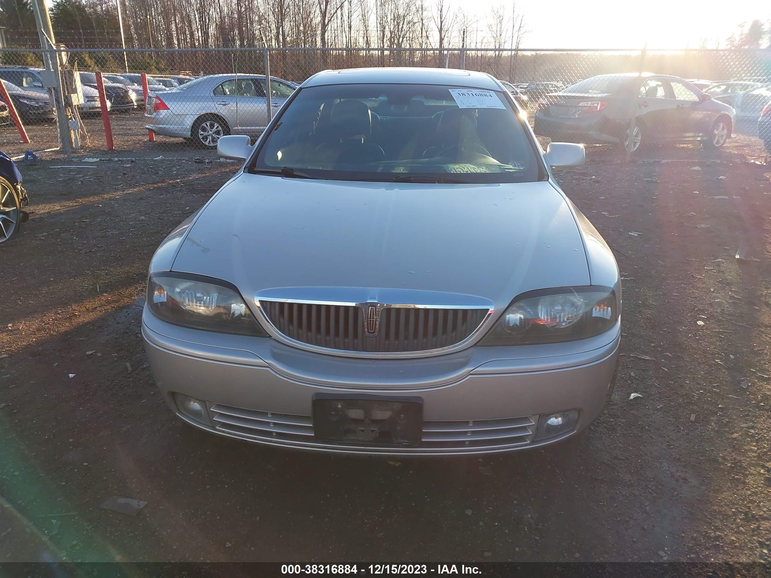 Photo 11 VIN: 1LNHM87A25Y655768 - LINCOLN LS 