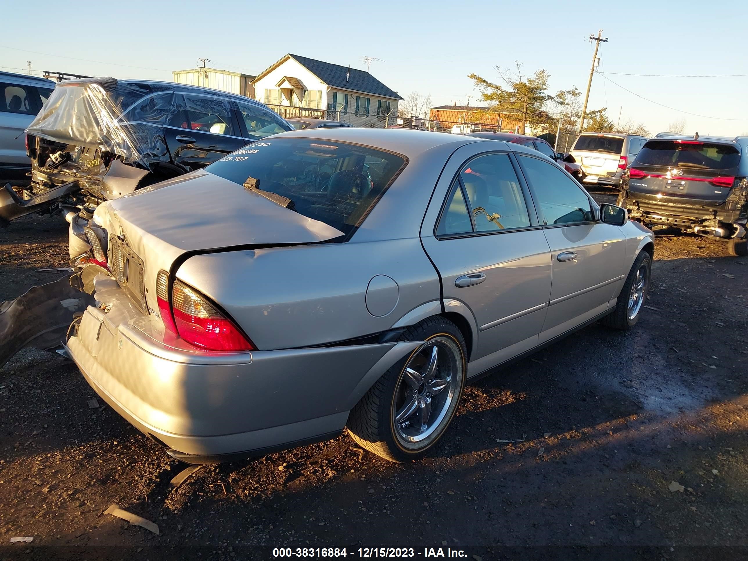 Photo 3 VIN: 1LNHM87A25Y655768 - LINCOLN LS 