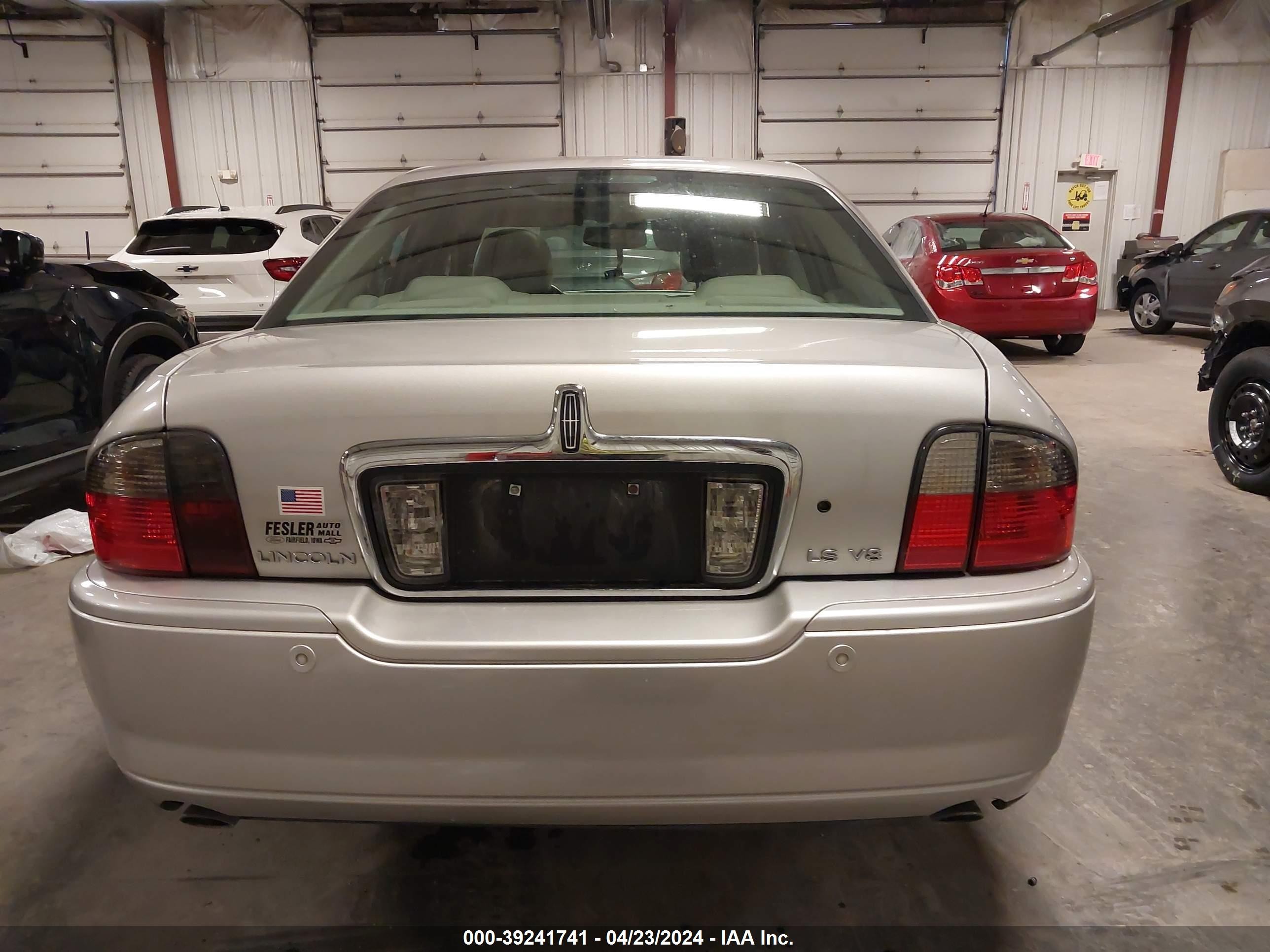 Photo 16 VIN: 1LNHM87A44Y630028 - LINCOLN LS 