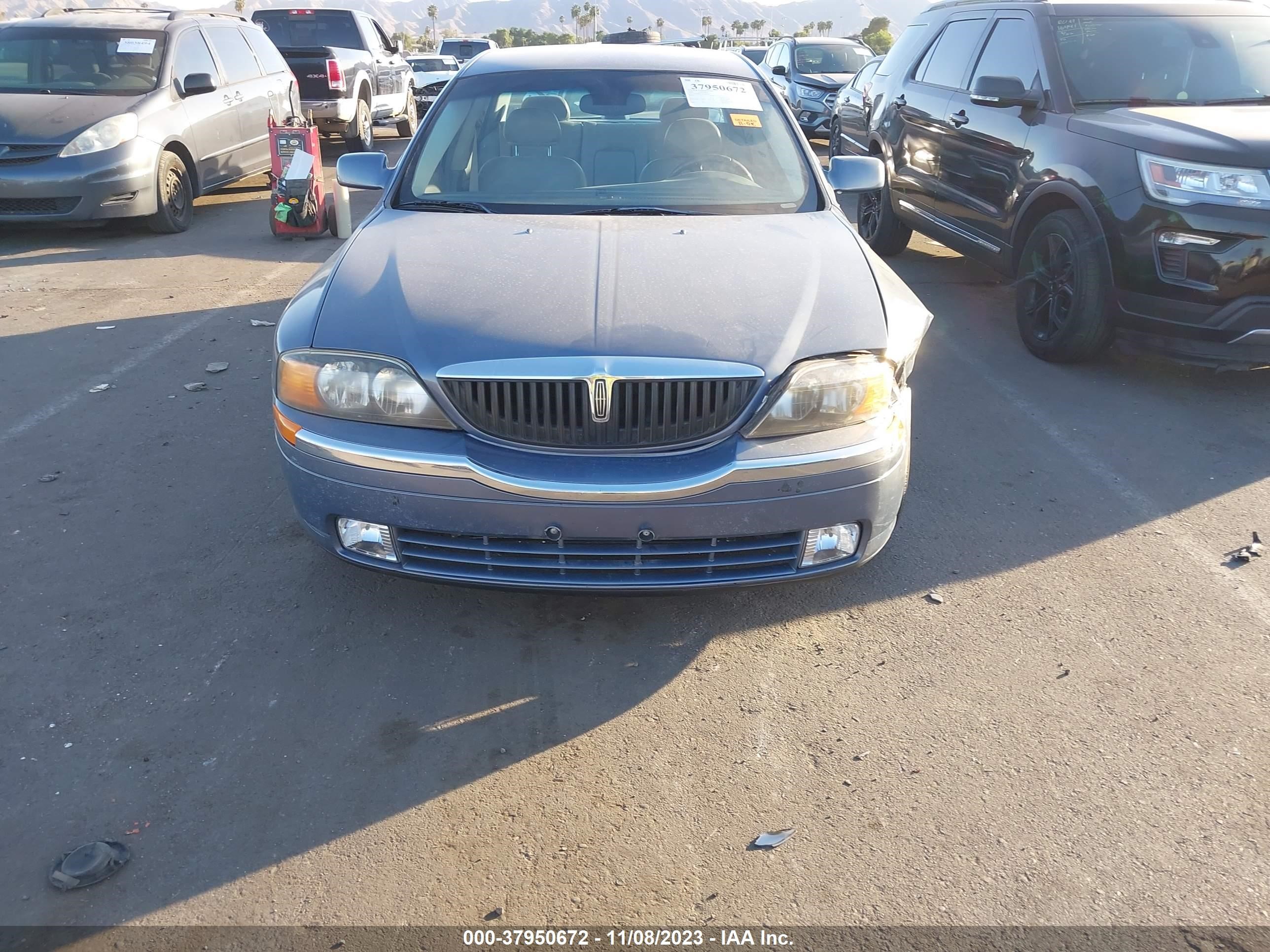 Photo 12 VIN: 1LNHM87A4YY893030 - LINCOLN LS 