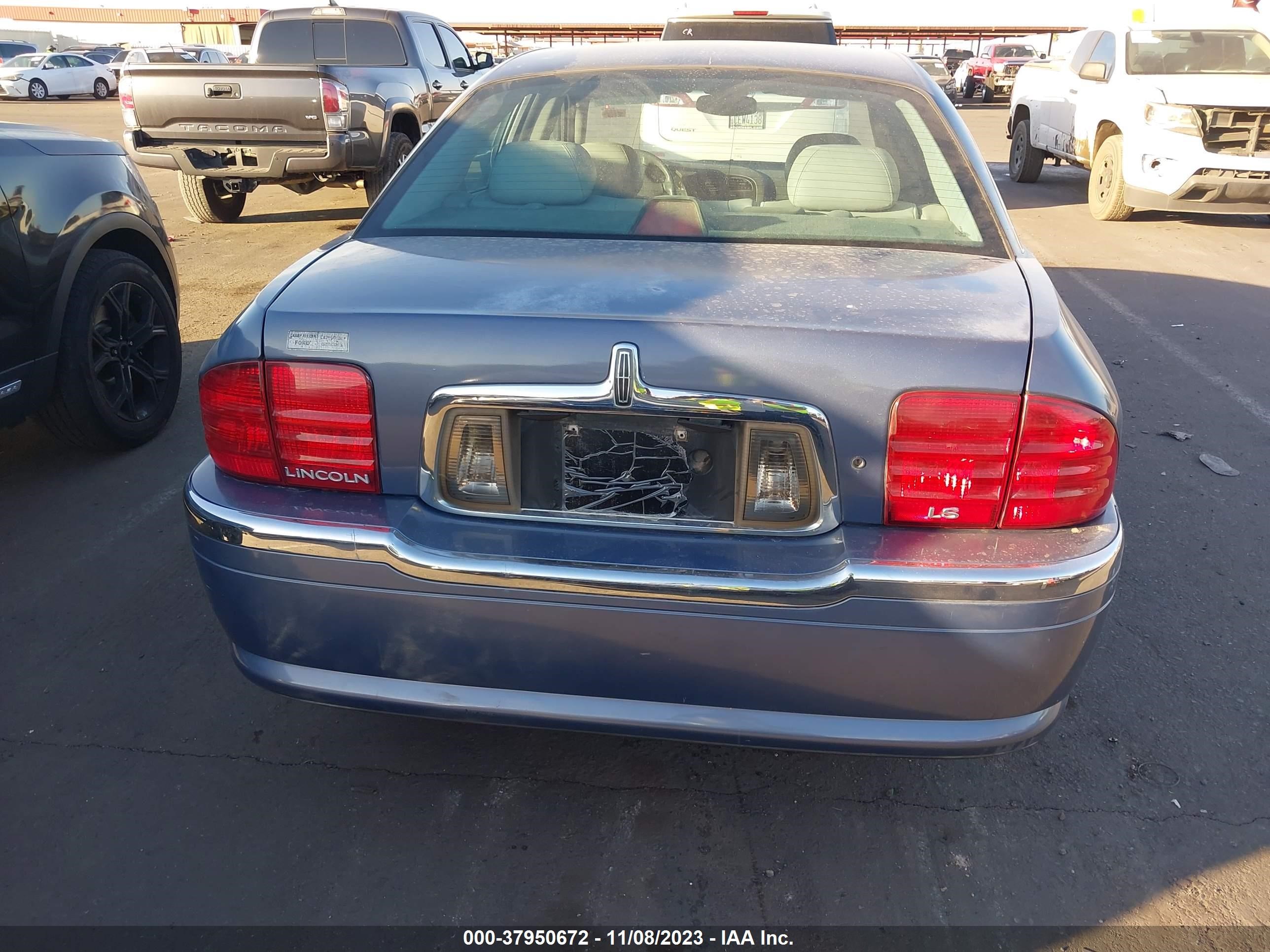 Photo 16 VIN: 1LNHM87A4YY893030 - LINCOLN LS 