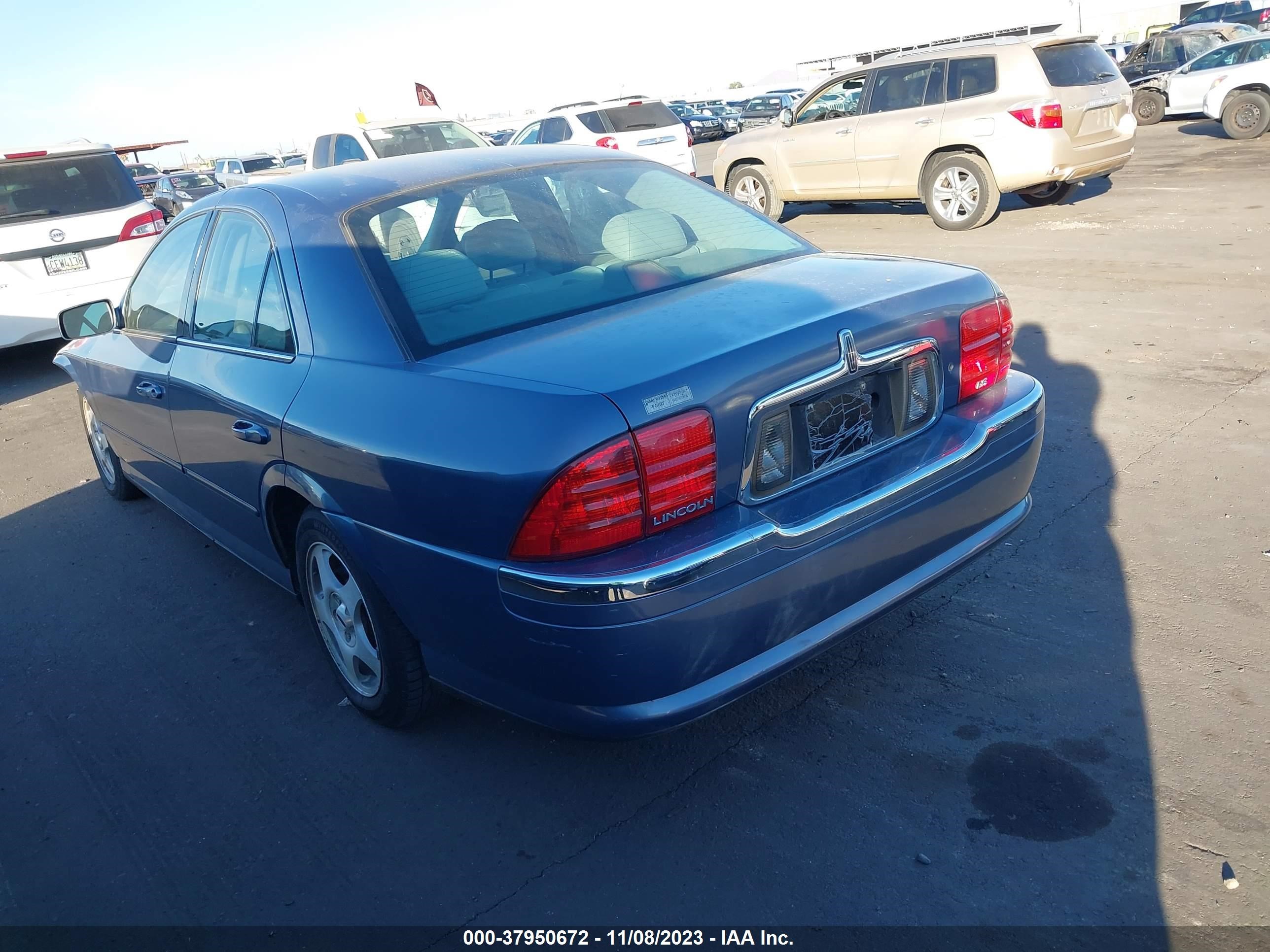 Photo 2 VIN: 1LNHM87A4YY893030 - LINCOLN LS 