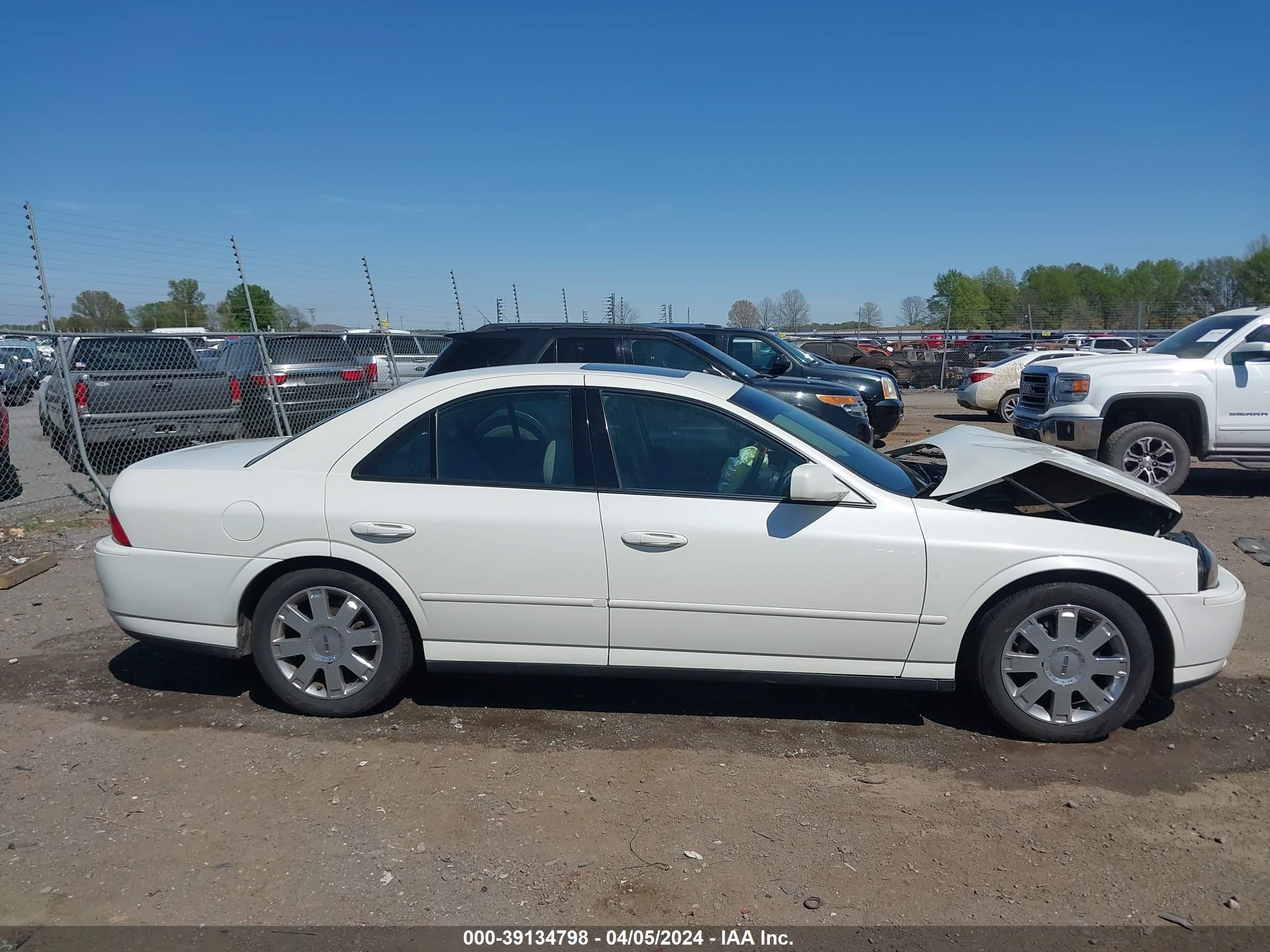 Photo 11 VIN: 1LNHM87A53Y705513 - LINCOLN LS 