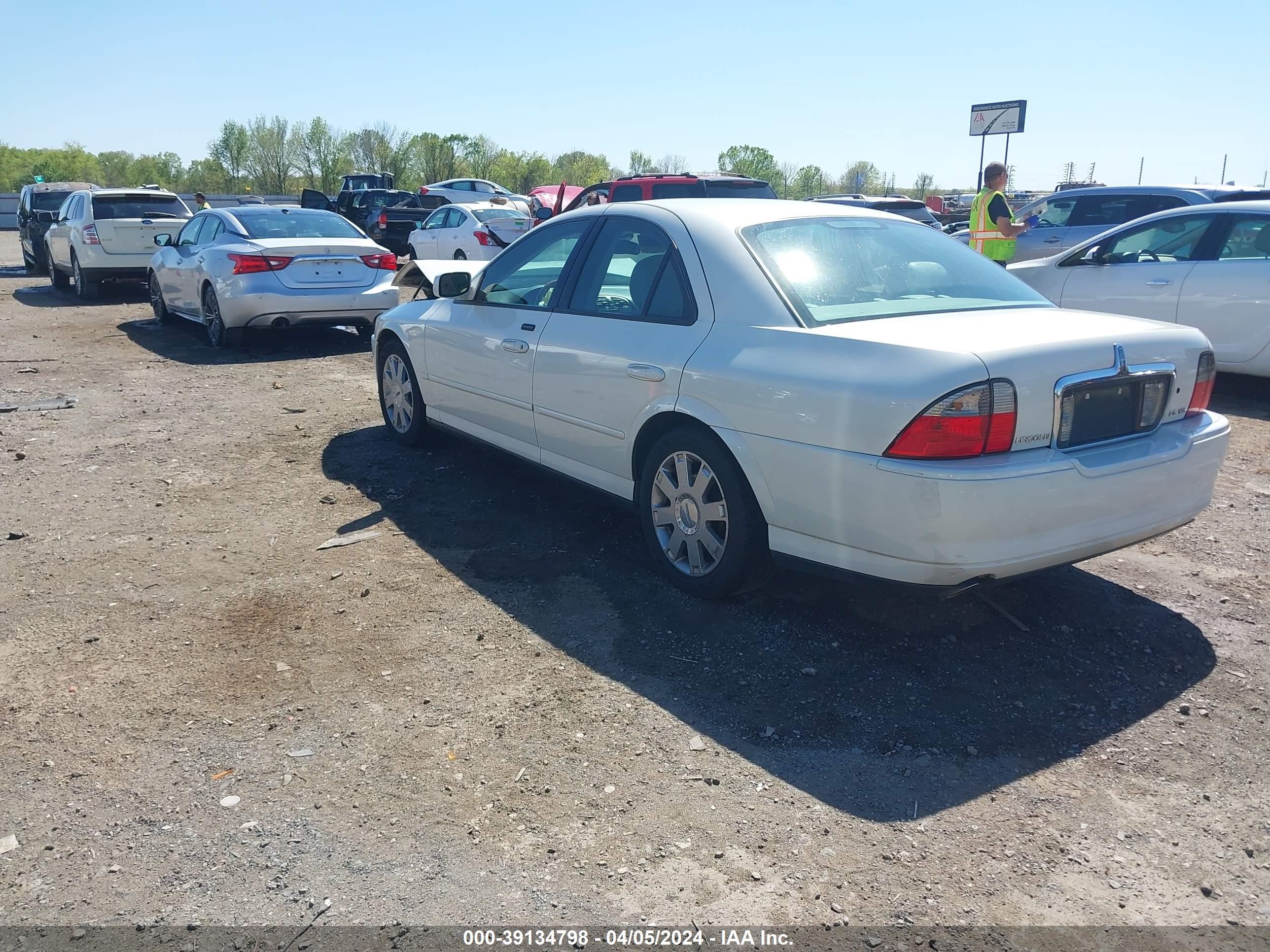 Photo 2 VIN: 1LNHM87A53Y705513 - LINCOLN LS 