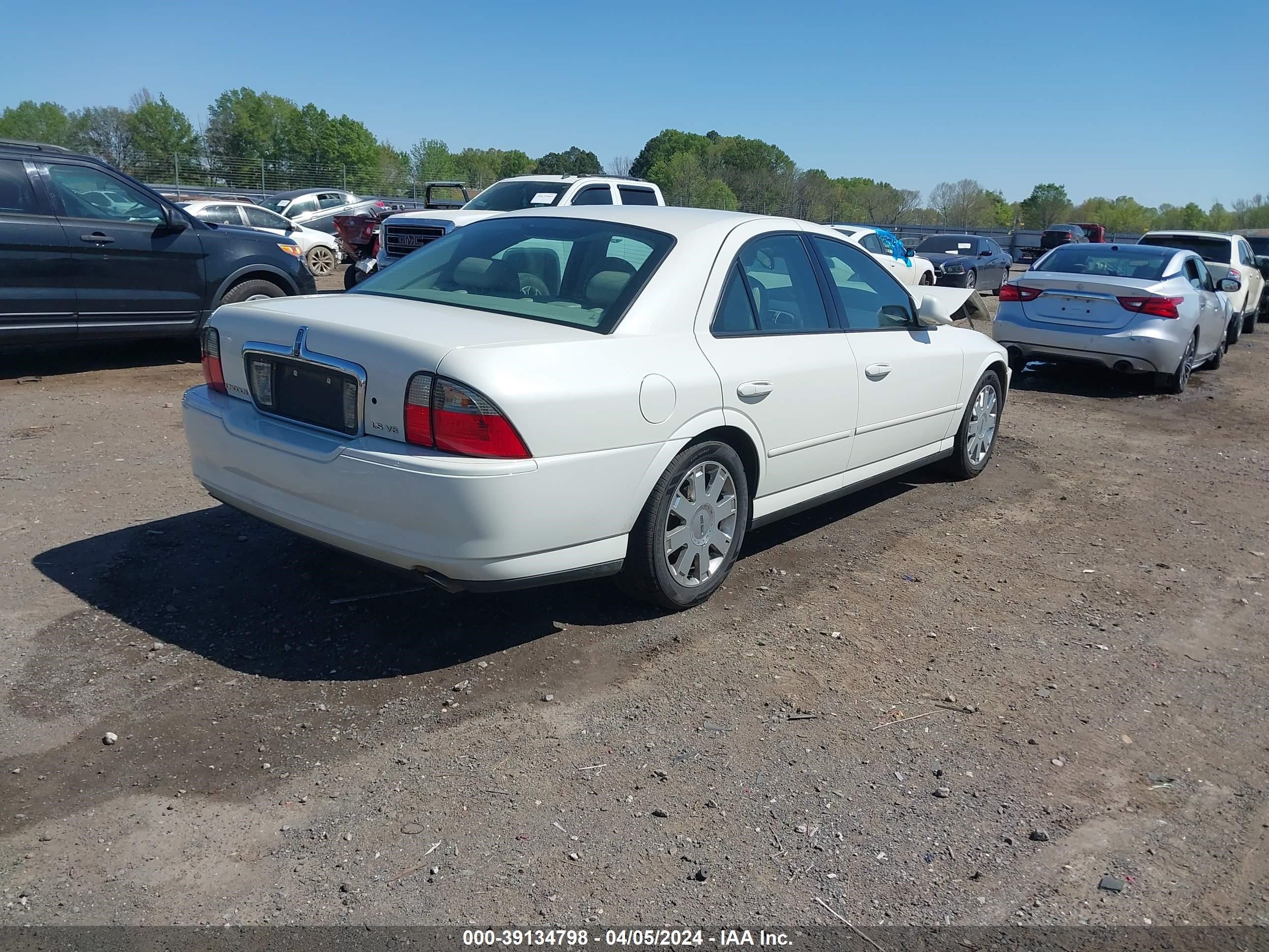 Photo 3 VIN: 1LNHM87A53Y705513 - LINCOLN LS 