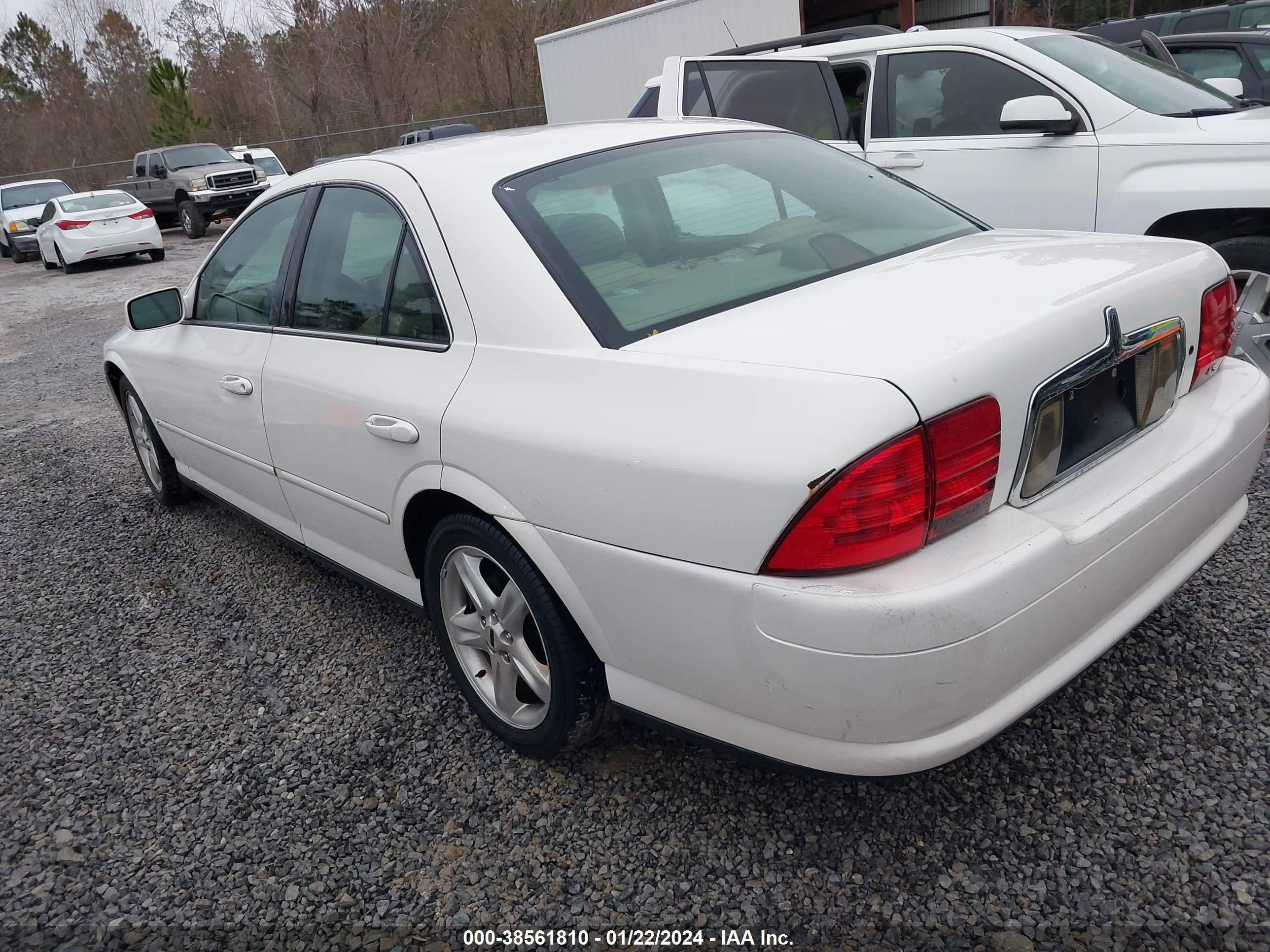 Photo 2 VIN: 1LNHM87A5YY905671 - LINCOLN LS 