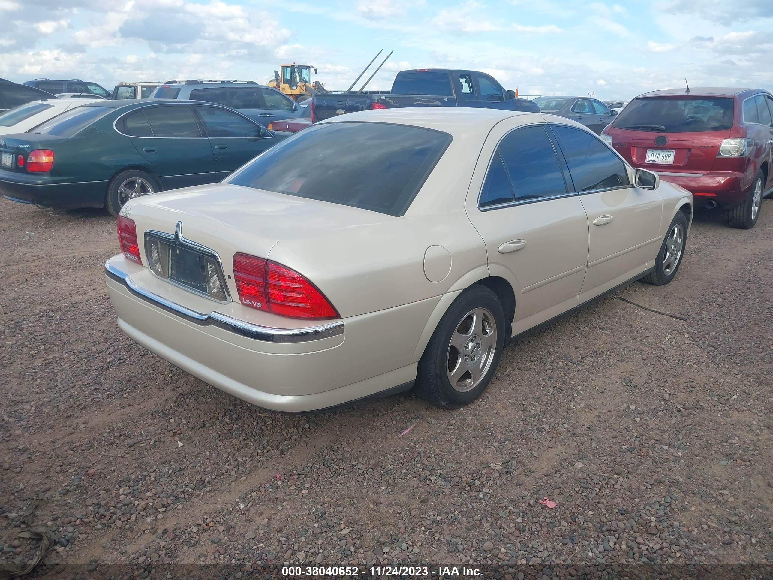 Photo 3 VIN: 1LNHM87A71Y678893 - LINCOLN LS 