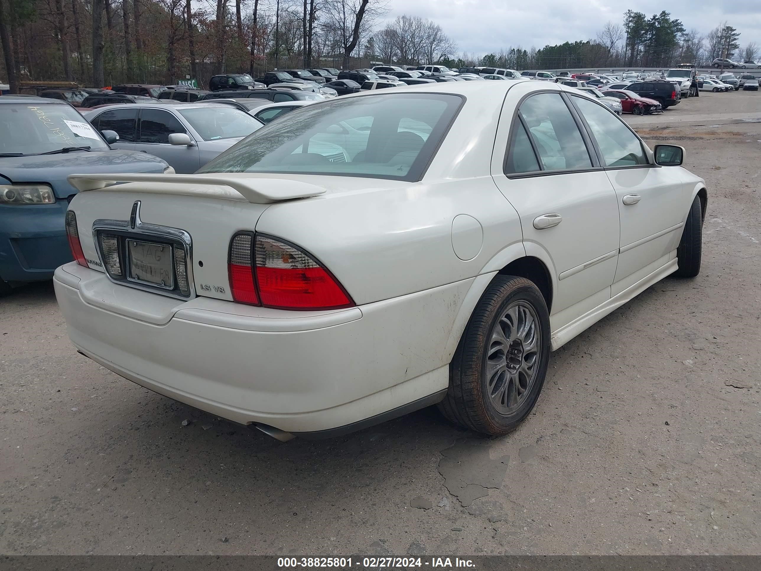 Photo 3 VIN: 1LNHM87A73Y665516 - LINCOLN LS 