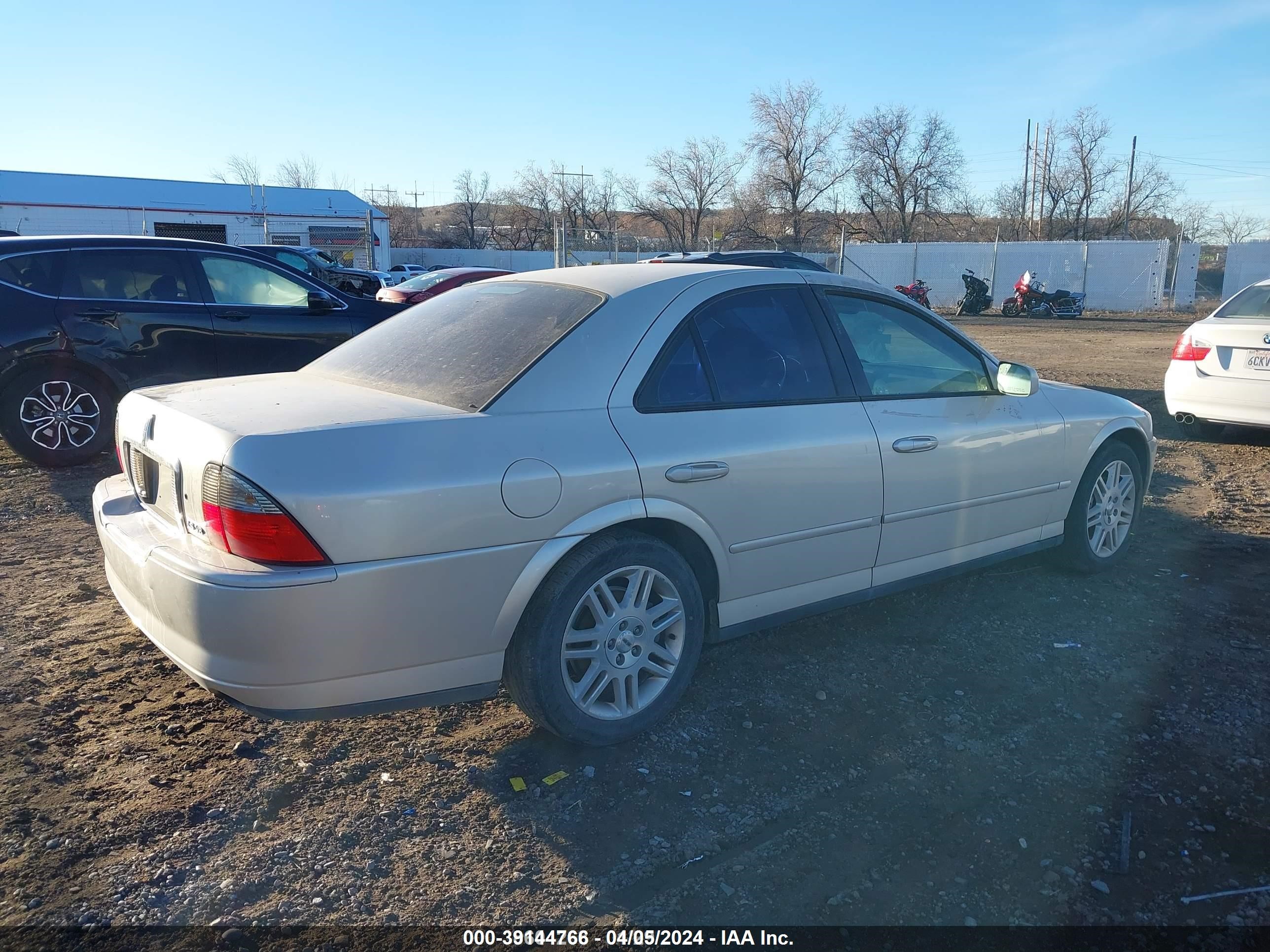 Photo 4 VIN: 1LNHM87A83Y690960 - LINCOLN LS 