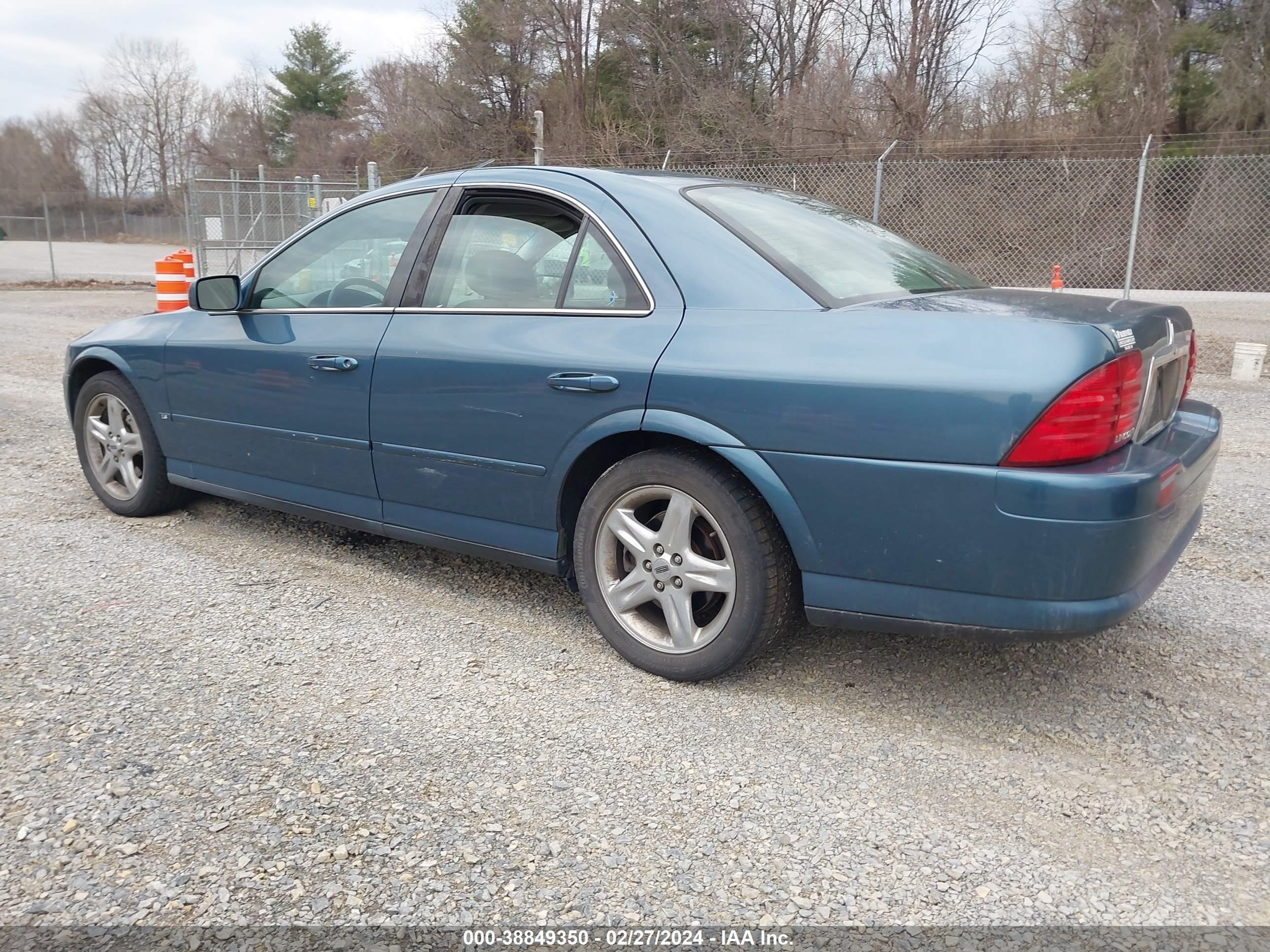 Photo 2 VIN: 1LNHM87A91Y731075 - LINCOLN LS 