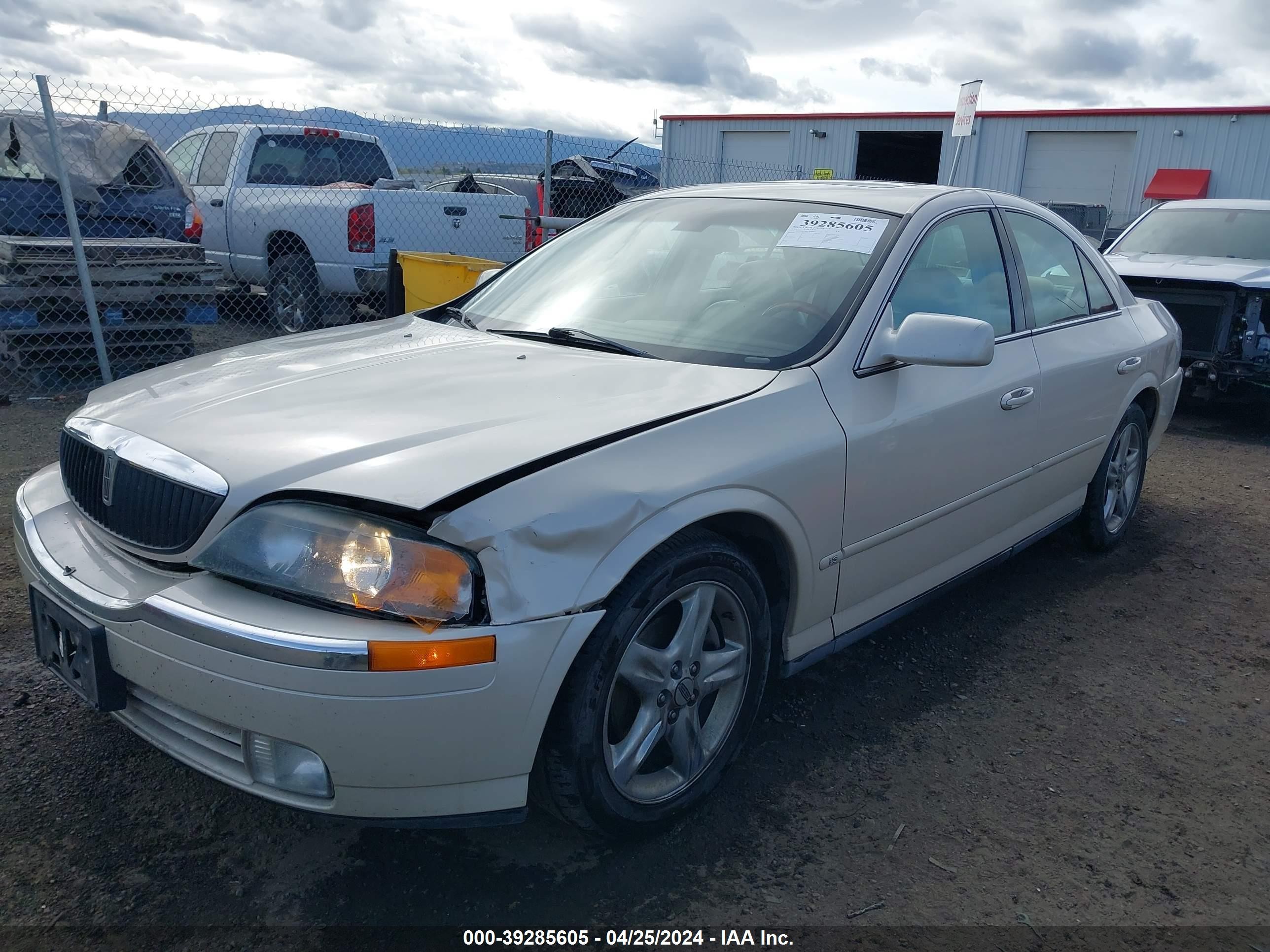 Photo 1 VIN: 1LNHM87AX1Y699415 - LINCOLN LS 