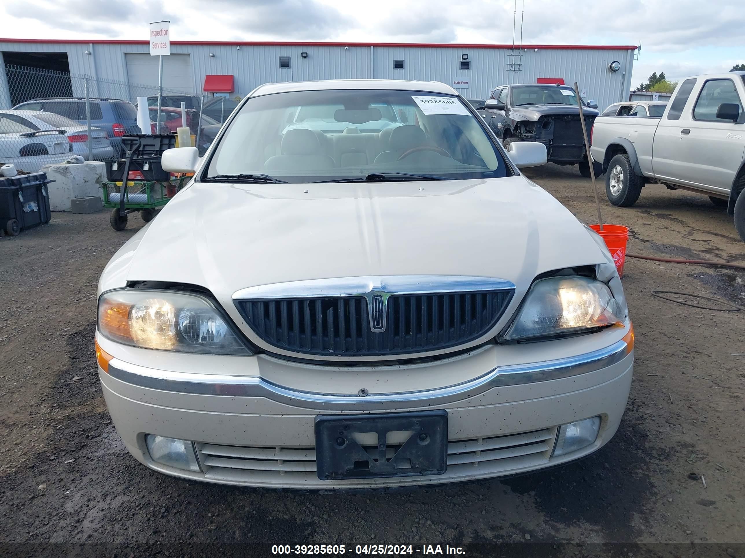 Photo 11 VIN: 1LNHM87AX1Y699415 - LINCOLN LS 