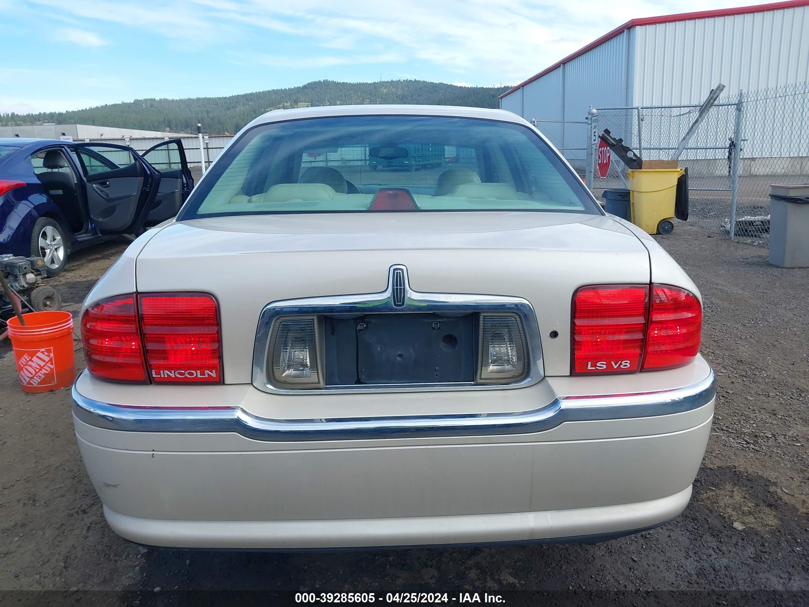 Photo 15 VIN: 1LNHM87AX1Y699415 - LINCOLN LS 