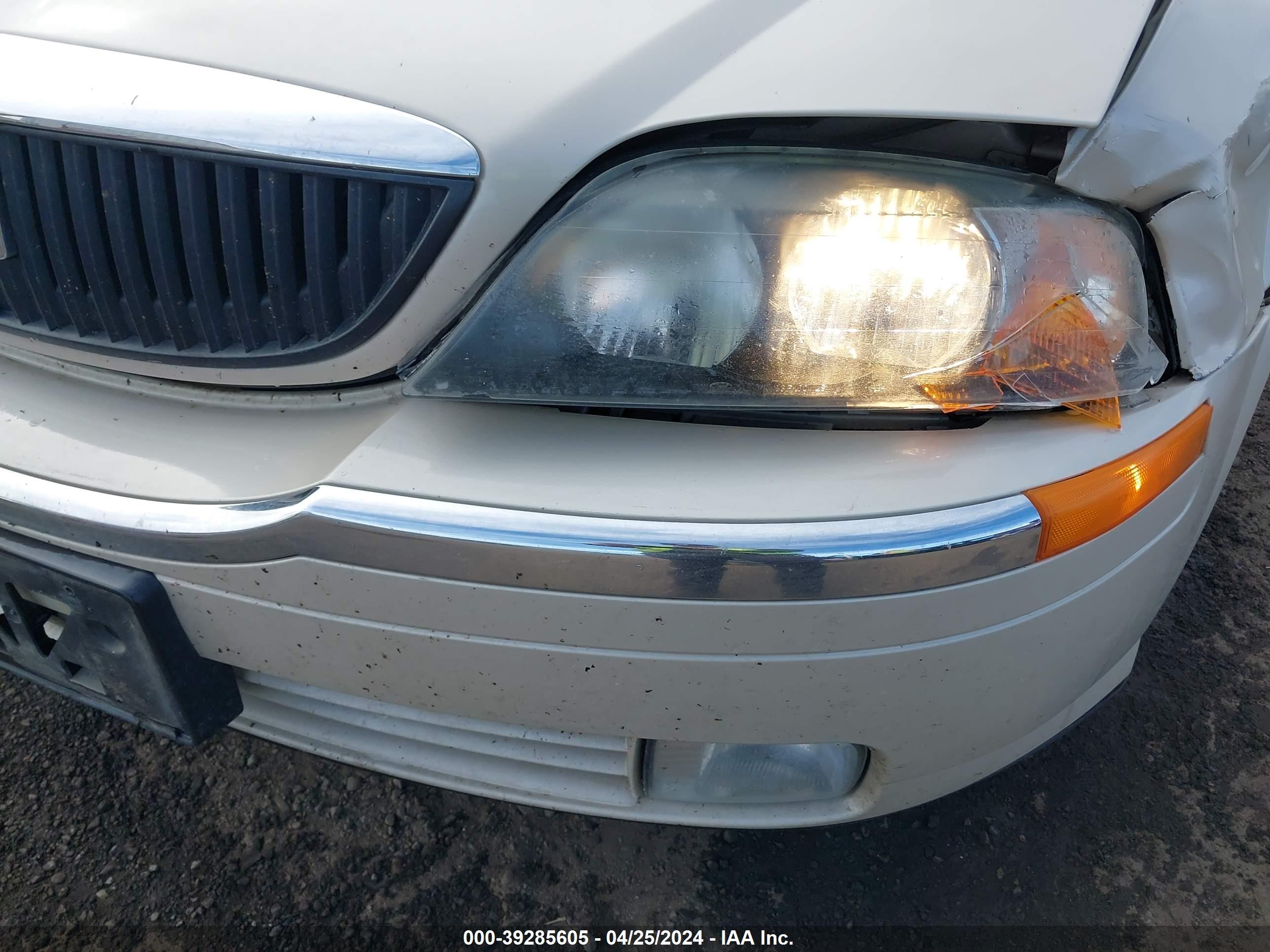 Photo 18 VIN: 1LNHM87AX1Y699415 - LINCOLN LS 