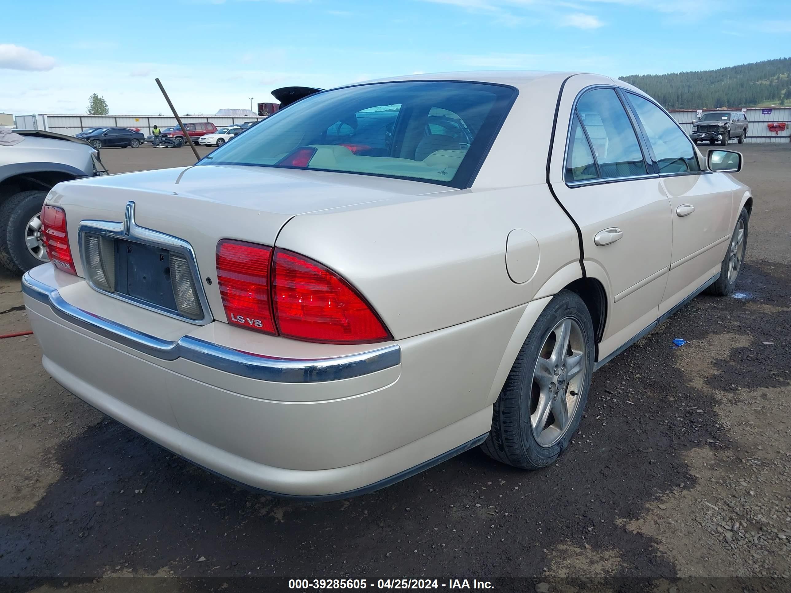 Photo 3 VIN: 1LNHM87AX1Y699415 - LINCOLN LS 