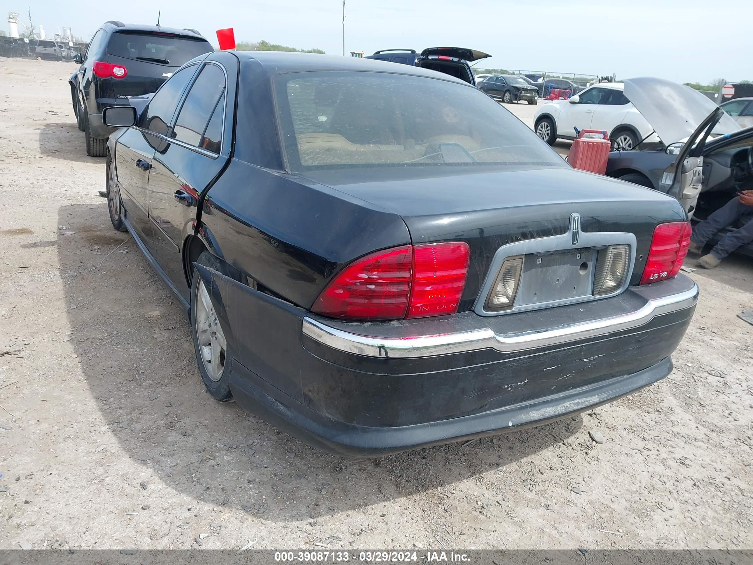 Photo 2 VIN: 1LNHM87AX2Y689033 - LINCOLN LS 