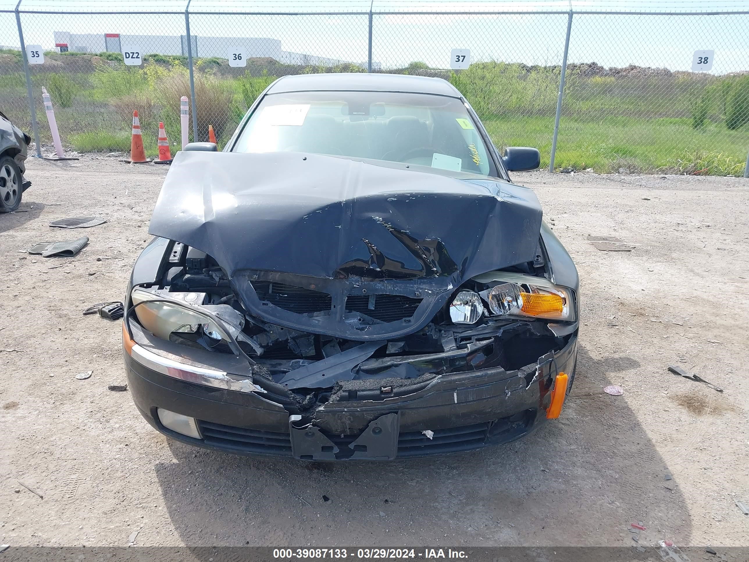 Photo 5 VIN: 1LNHM87AX2Y689033 - LINCOLN LS 