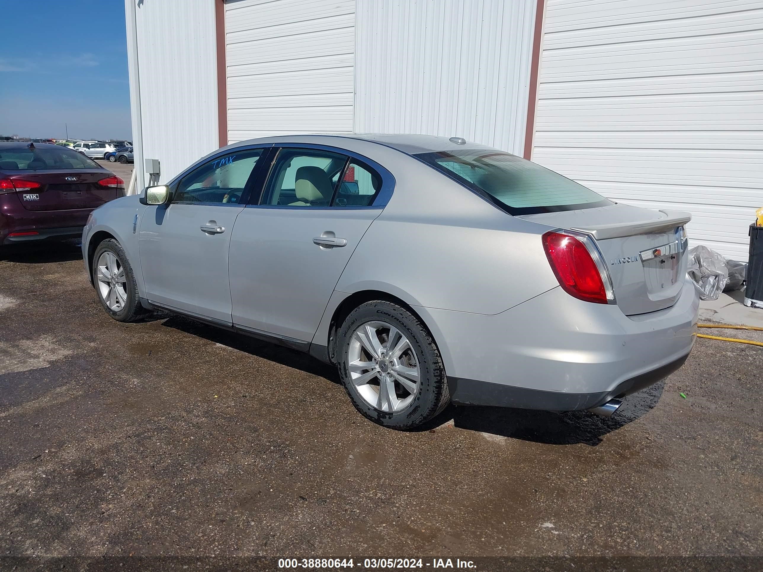 Photo 2 VIN: 1LNHM93R69G624200 - LINCOLN MKS 