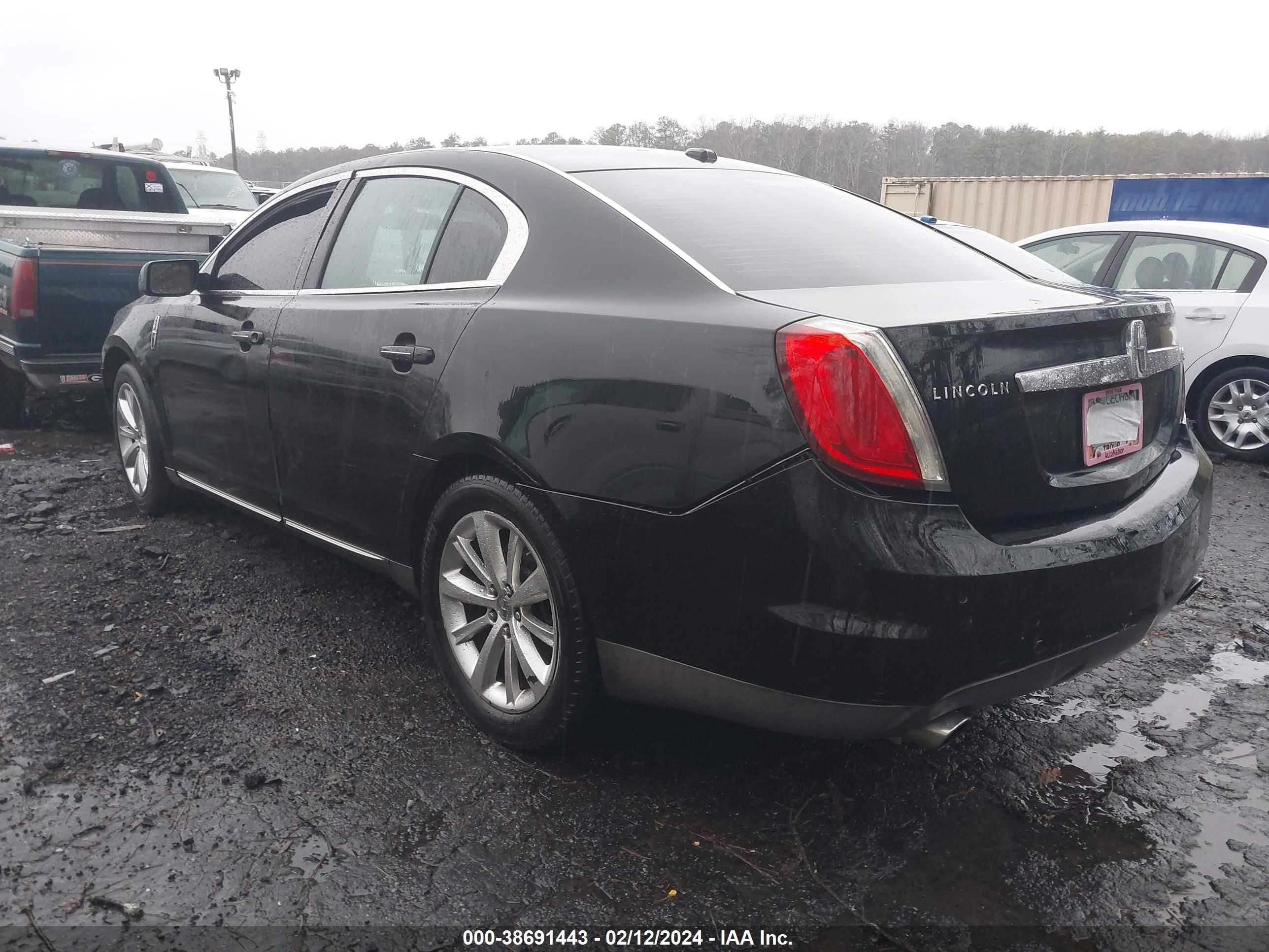 Photo 2 VIN: 1LNHM93R79G608667 - LINCOLN MKS 