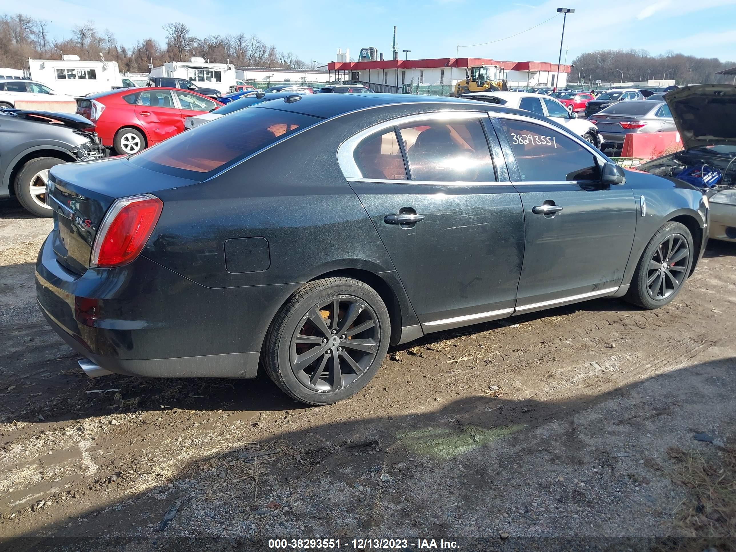 Photo 3 VIN: 1LNHM93R99G608038 - LINCOLN MKS 