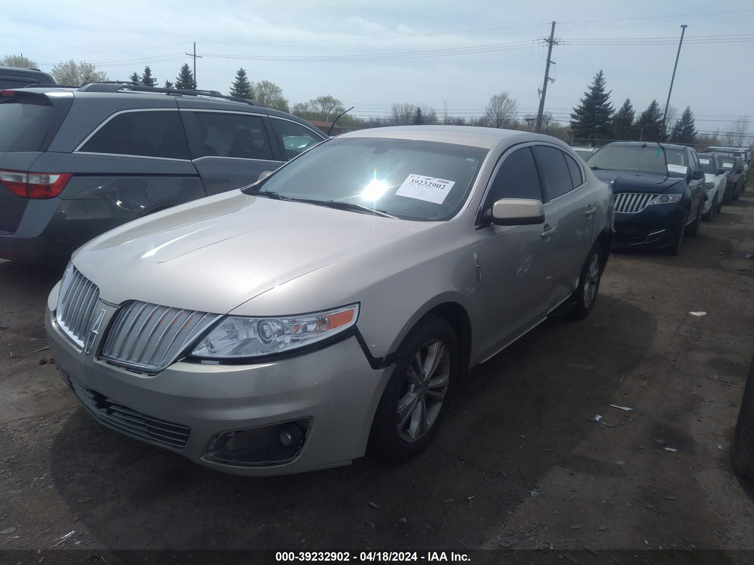 Photo 1 VIN: 1LNHM93R99G620609 - LINCOLN MKS 