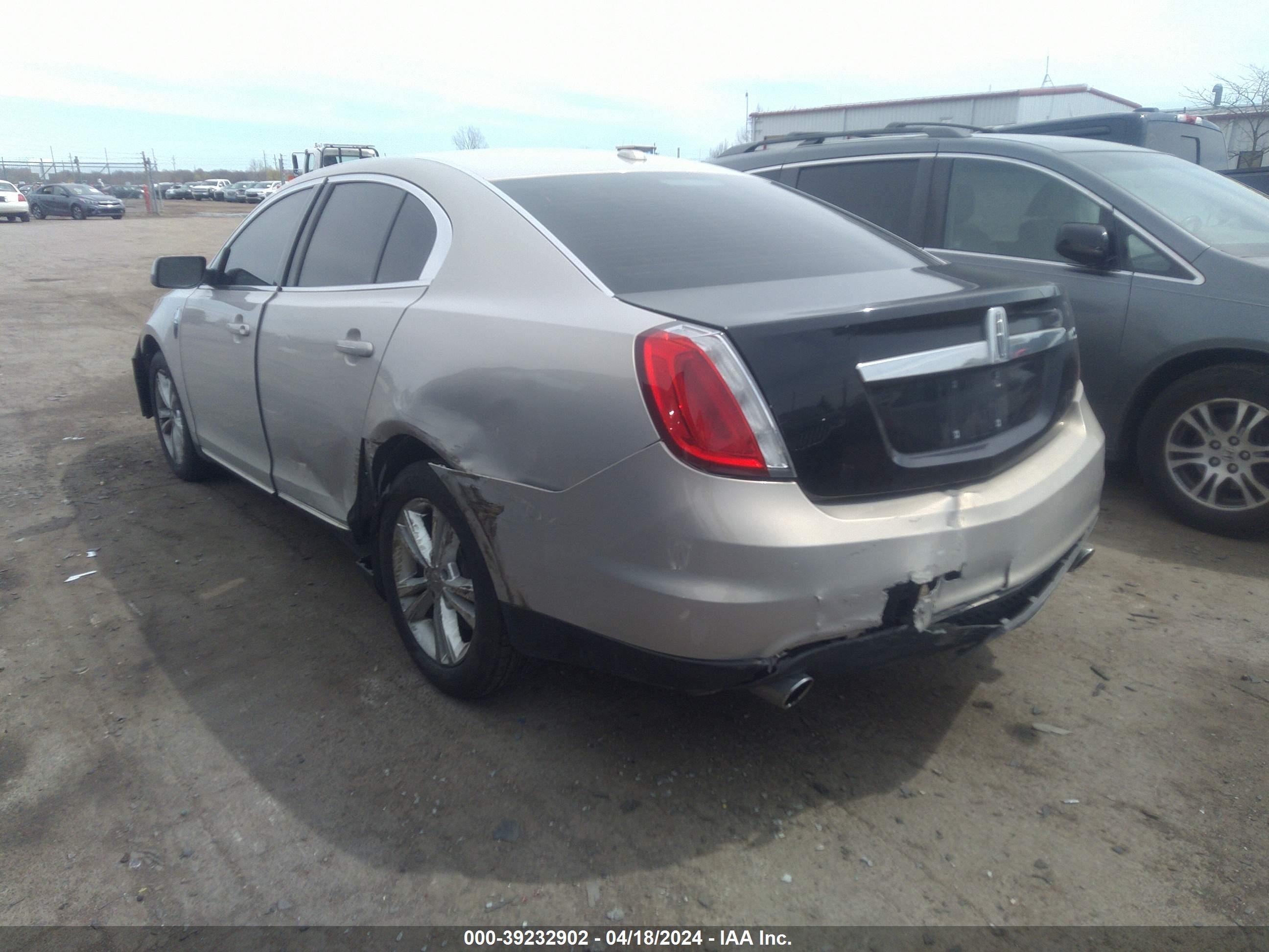 Photo 2 VIN: 1LNHM93R99G620609 - LINCOLN MKS 