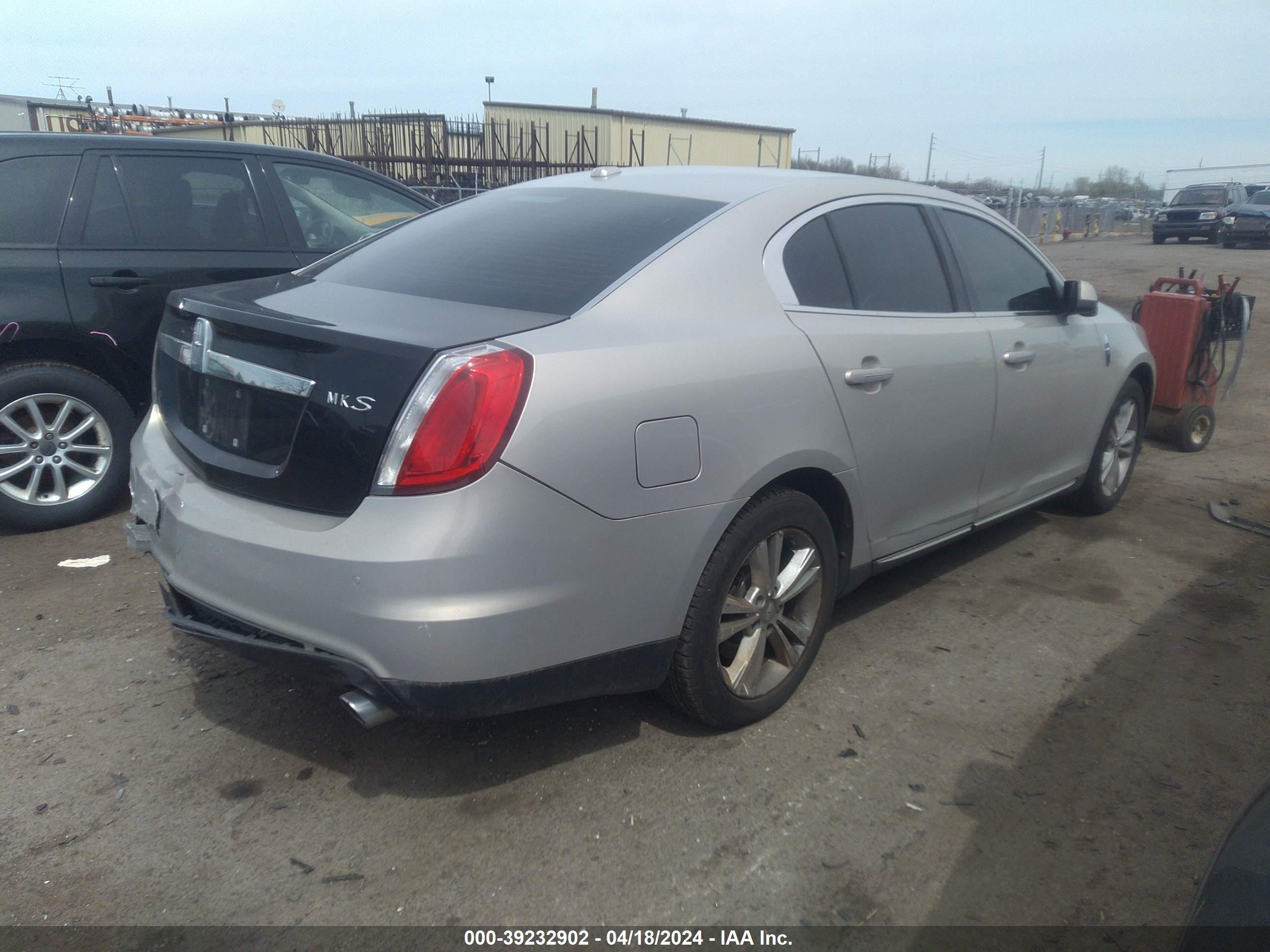 Photo 3 VIN: 1LNHM93R99G620609 - LINCOLN MKS 