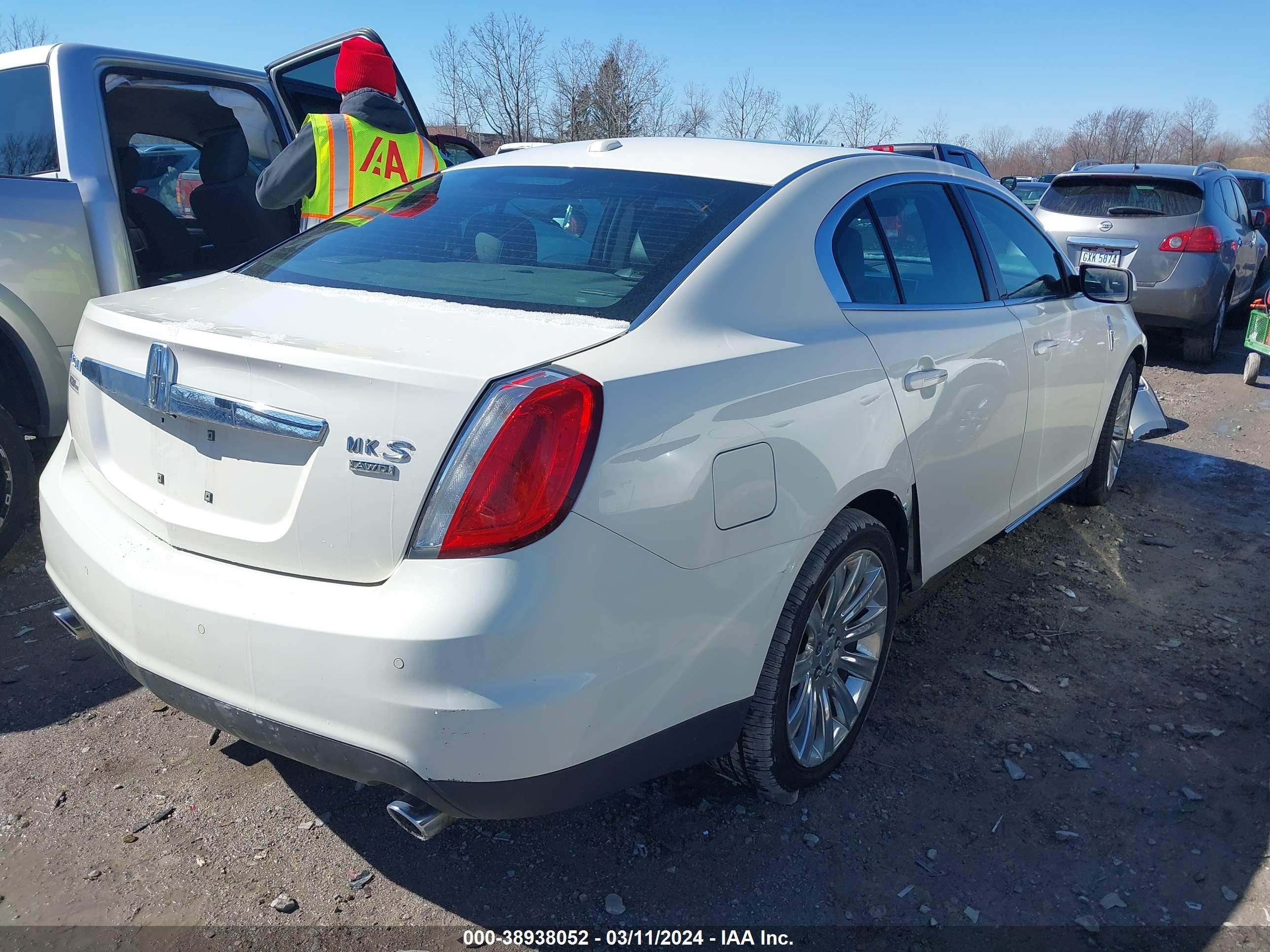 Photo 3 VIN: 1LNHM94R29G627884 - LINCOLN MKS 