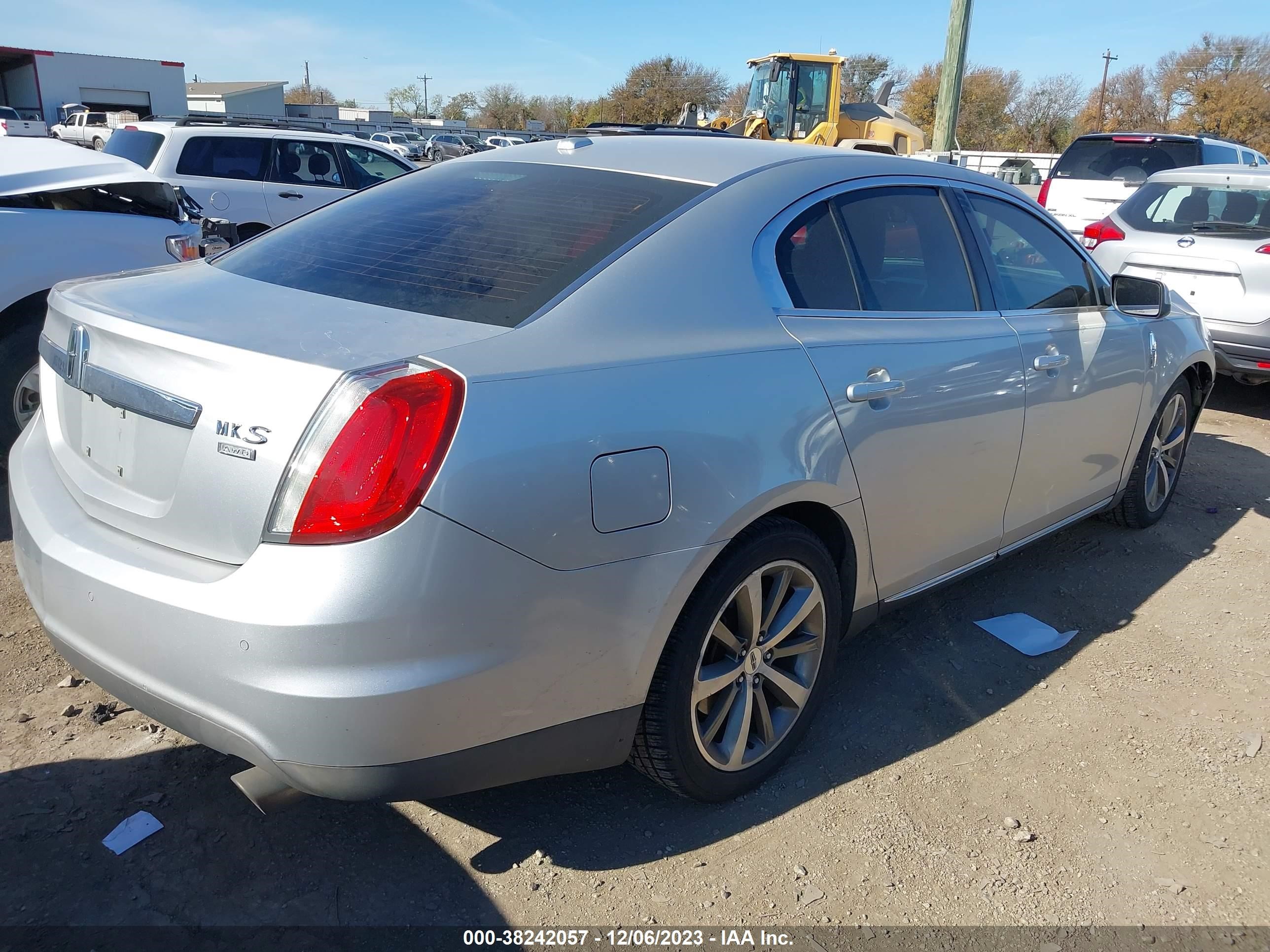 Photo 3 VIN: 1LNHM94R49G604347 - LINCOLN MKS 