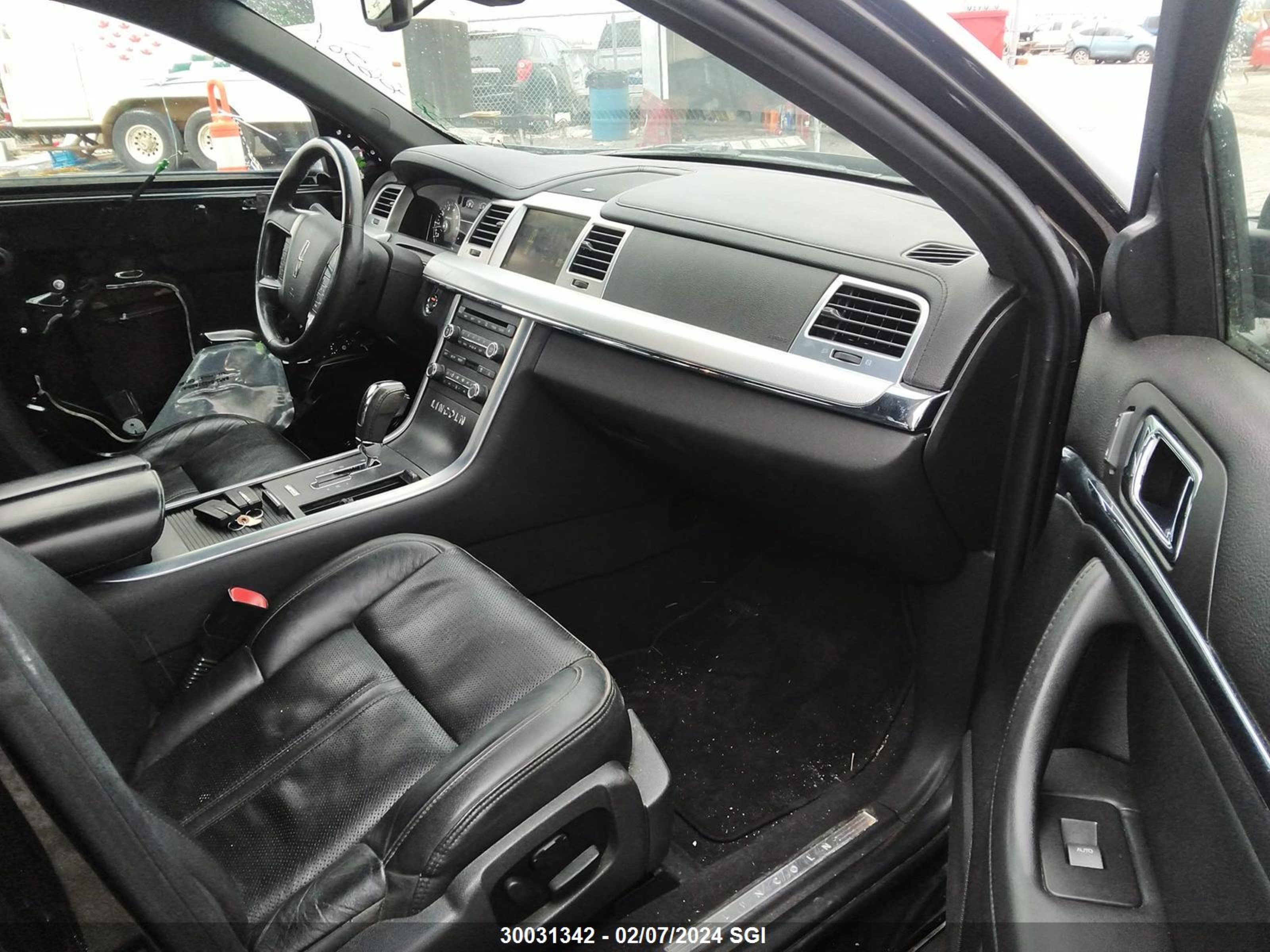 Photo 4 VIN: 1LNHM94R69G601577 - LINCOLN MKS 