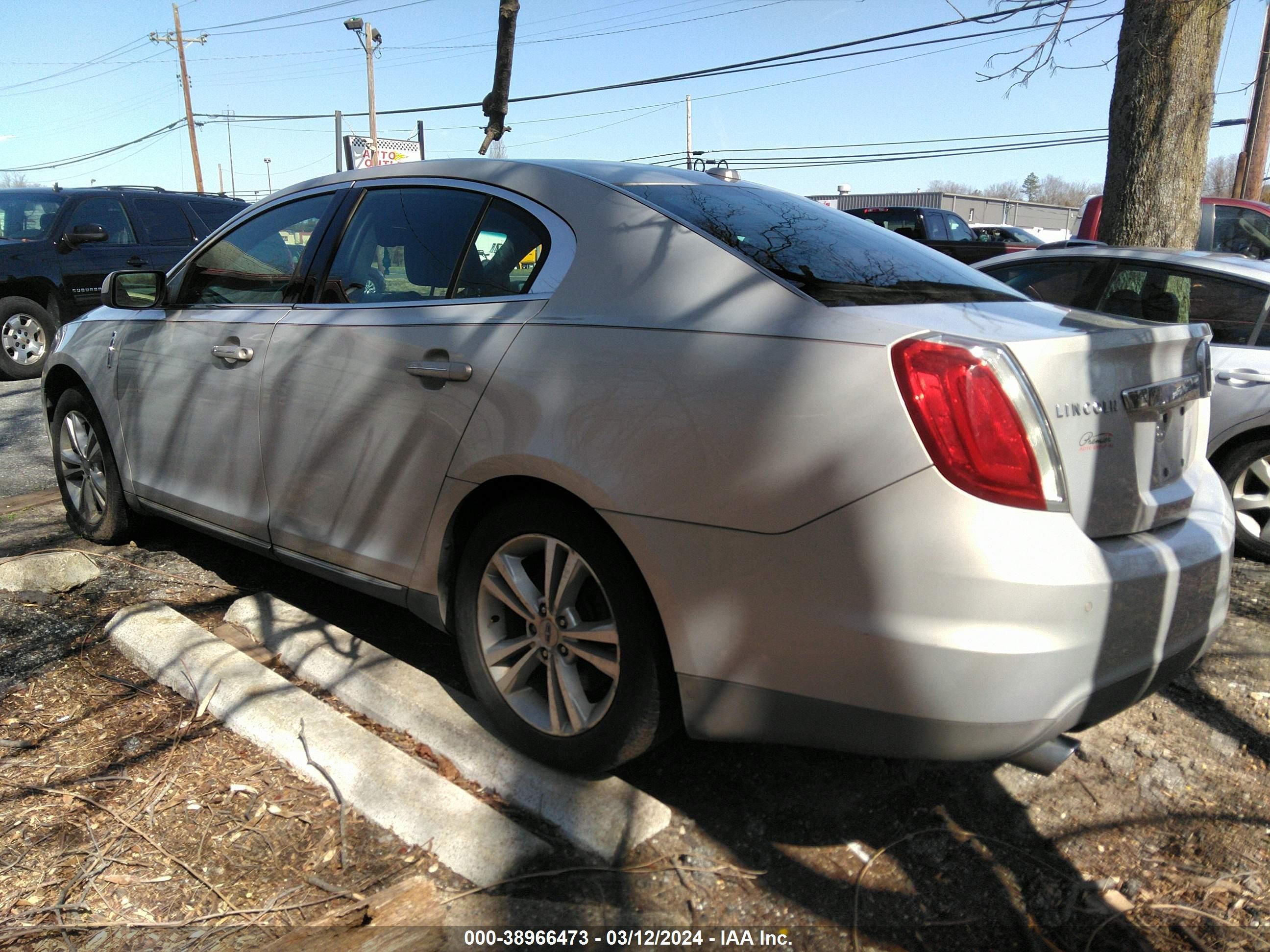 Photo 2 VIN: 1LNHM94R79G635401 - LINCOLN MKS 