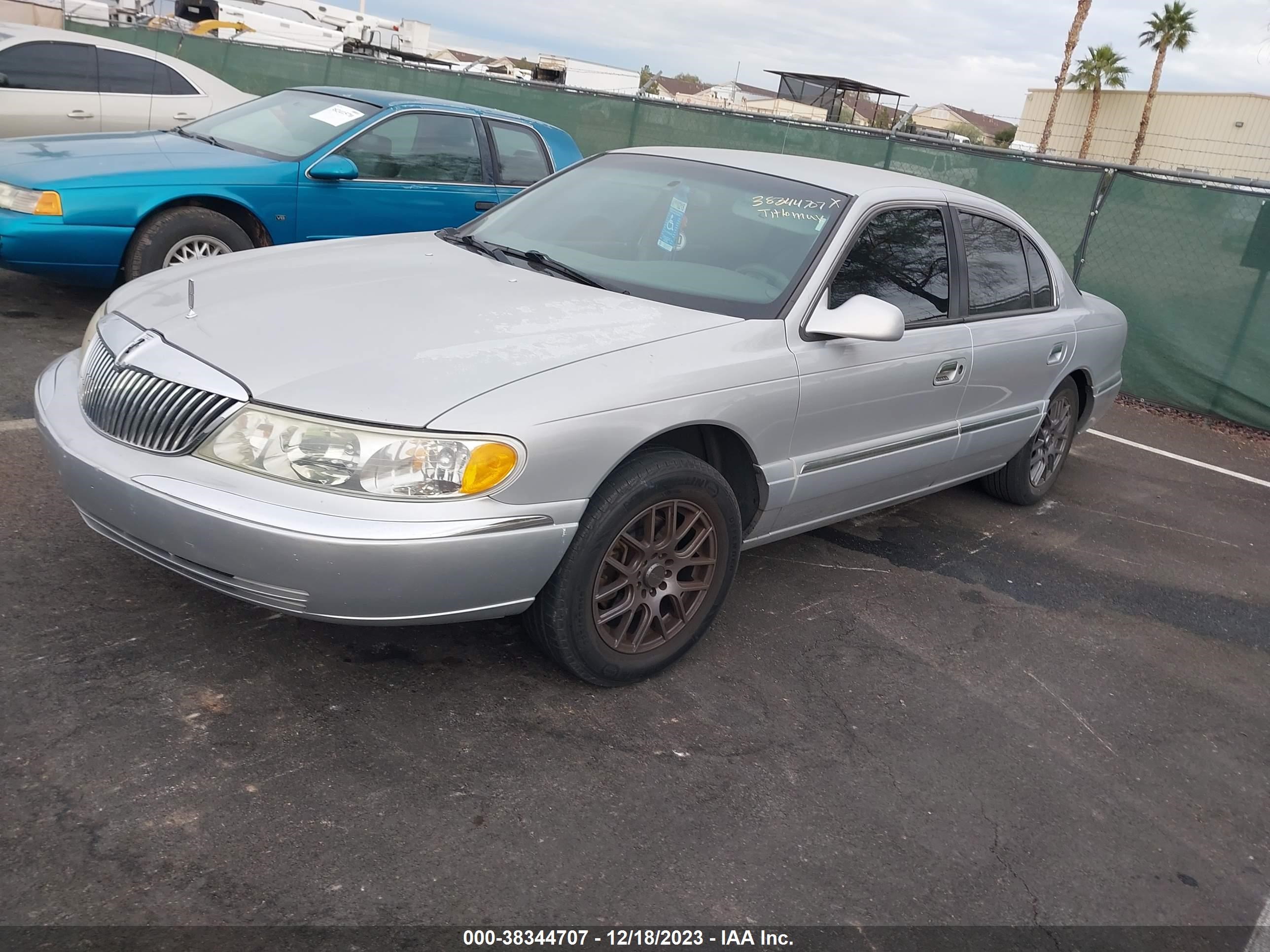 Photo 1 VIN: 1LNHM97V01Y603655 - LINCOLN CONTINENTAL 