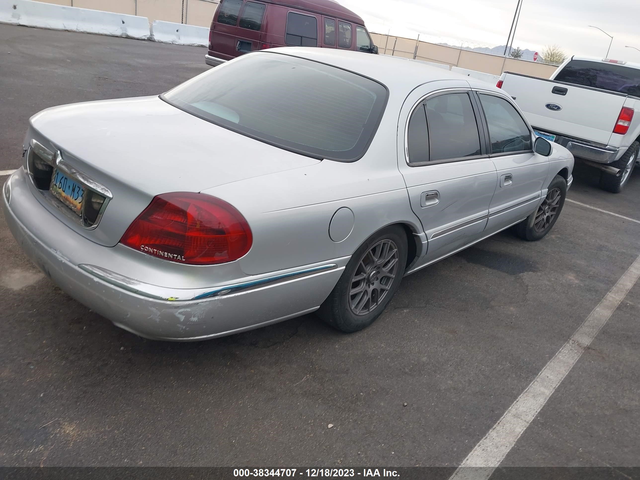 Photo 3 VIN: 1LNHM97V01Y603655 - LINCOLN CONTINENTAL 