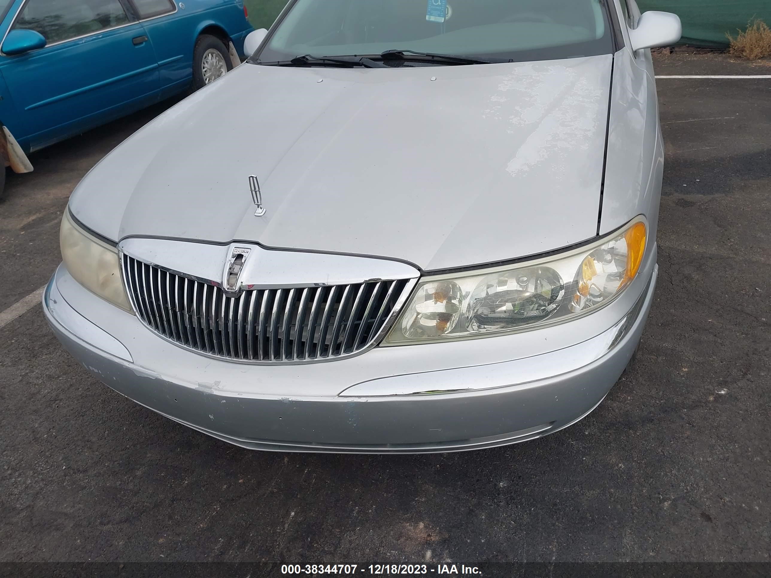 Photo 5 VIN: 1LNHM97V01Y603655 - LINCOLN CONTINENTAL 