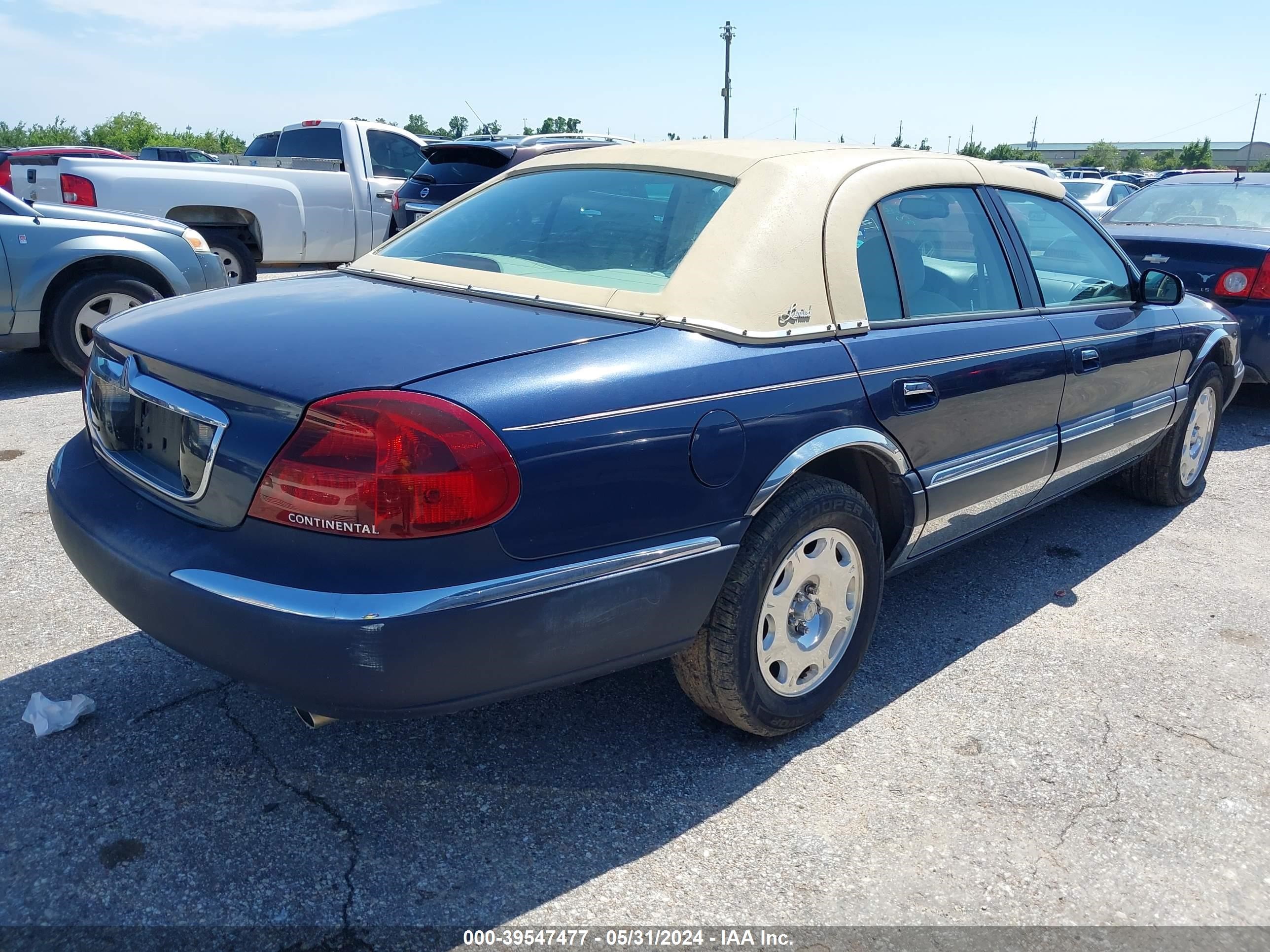 Photo 3 VIN: 1LNHM97V02Y647916 - LINCOLN CONTINENTAL 