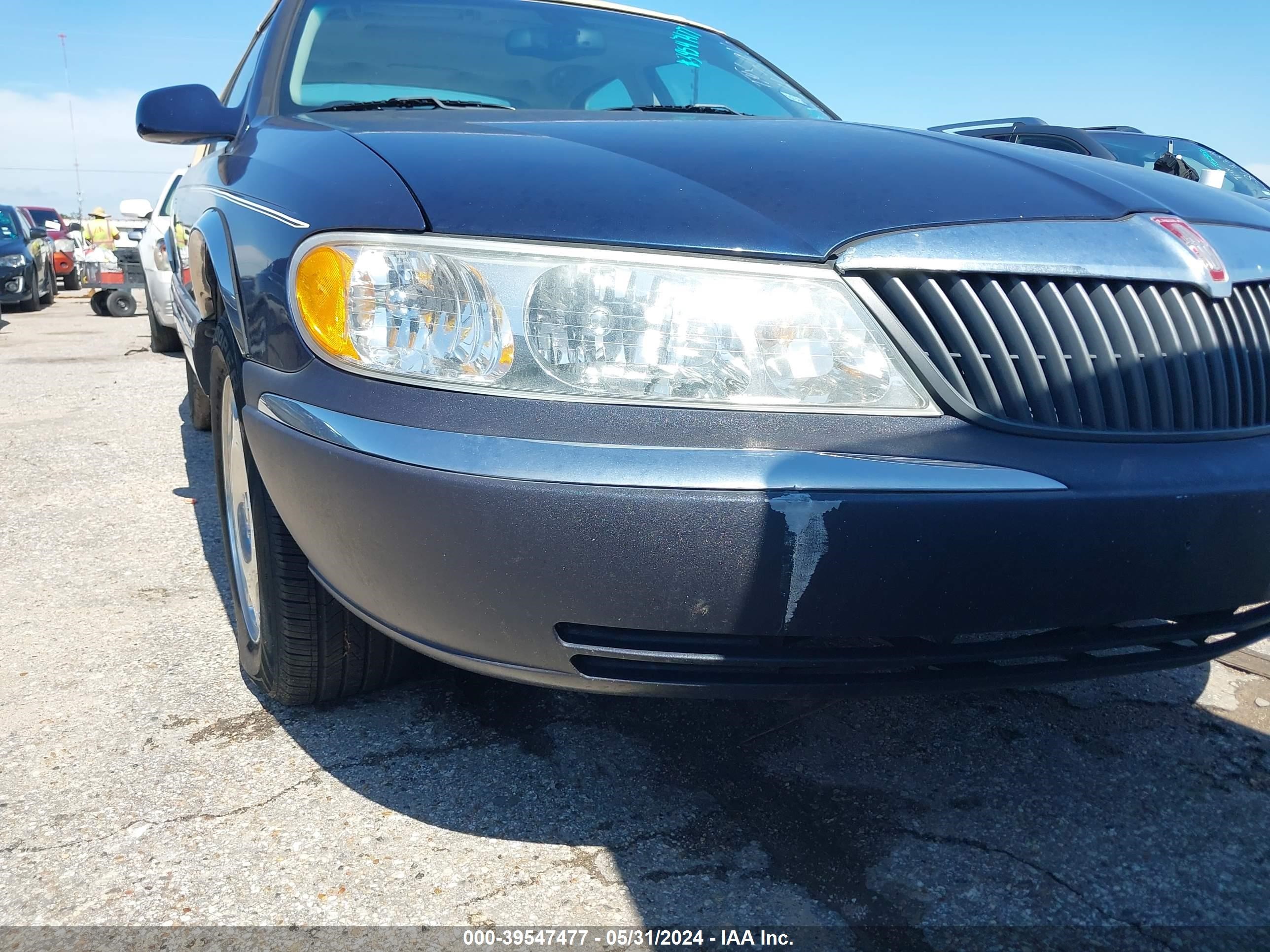 Photo 5 VIN: 1LNHM97V02Y647916 - LINCOLN CONTINENTAL 