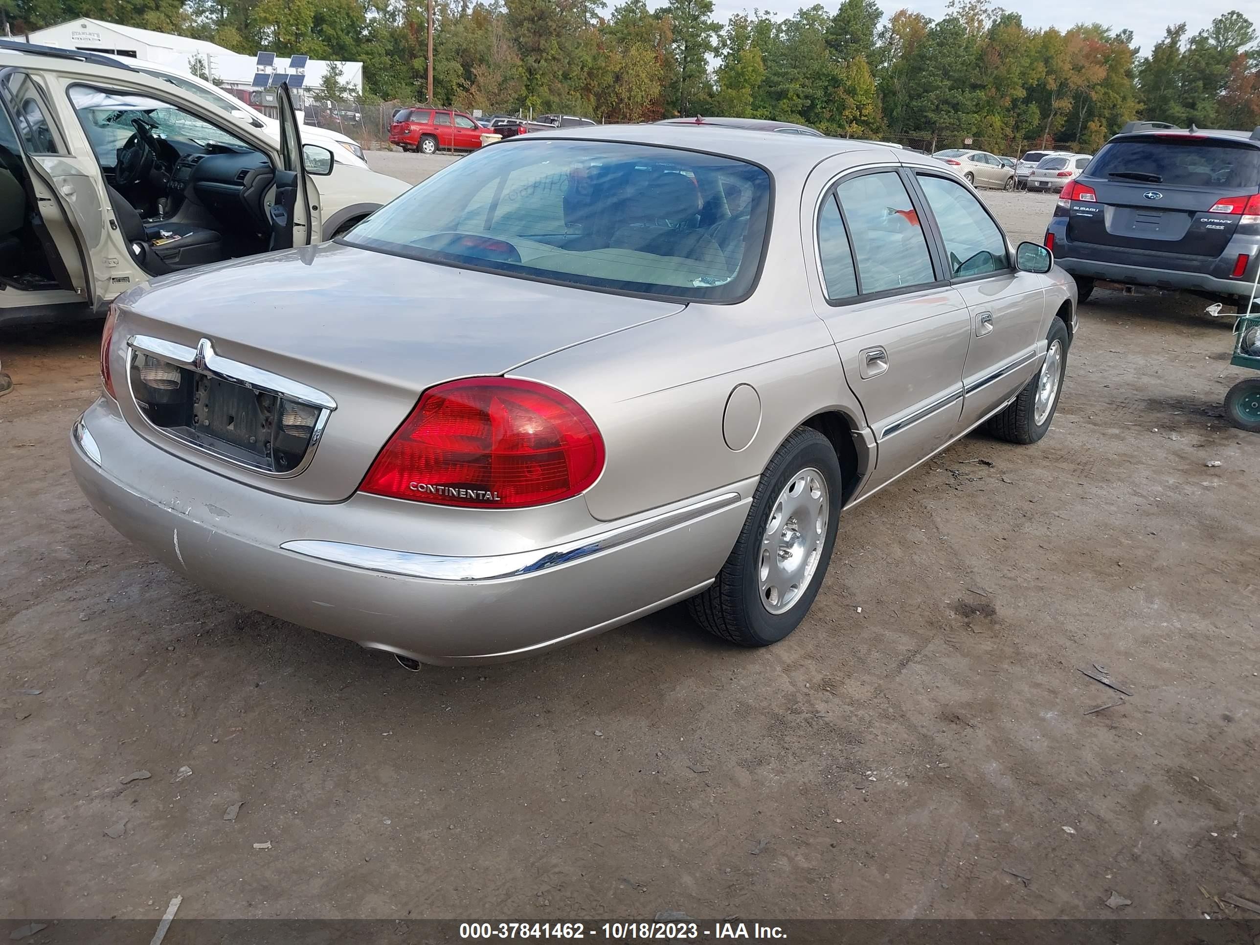 Photo 3 VIN: 1LNHM97V0XY644053 - LINCOLN CONTINENTAL 