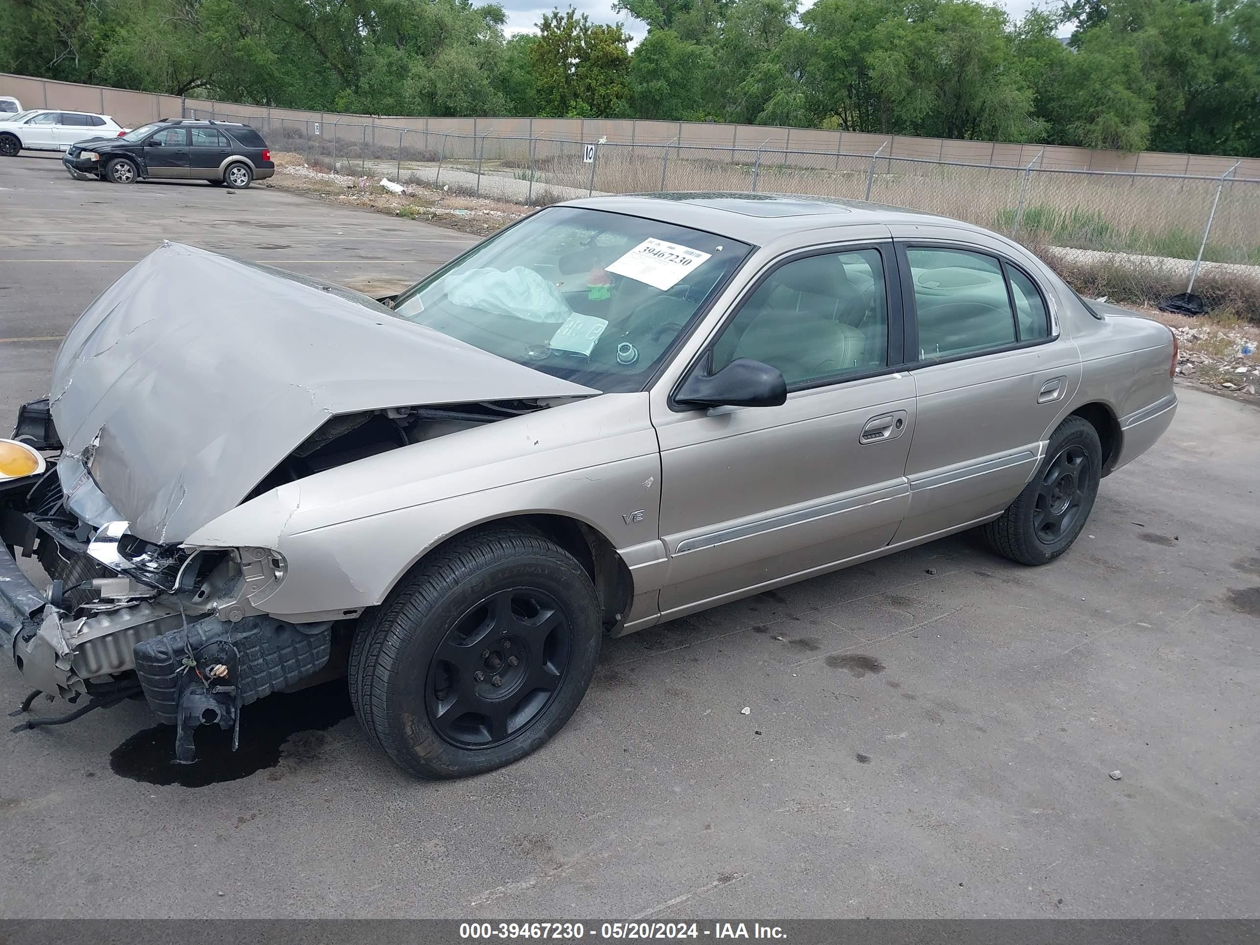 Photo 1 VIN: 1LNHM97V0XY697285 - LINCOLN CONTINENTAL 