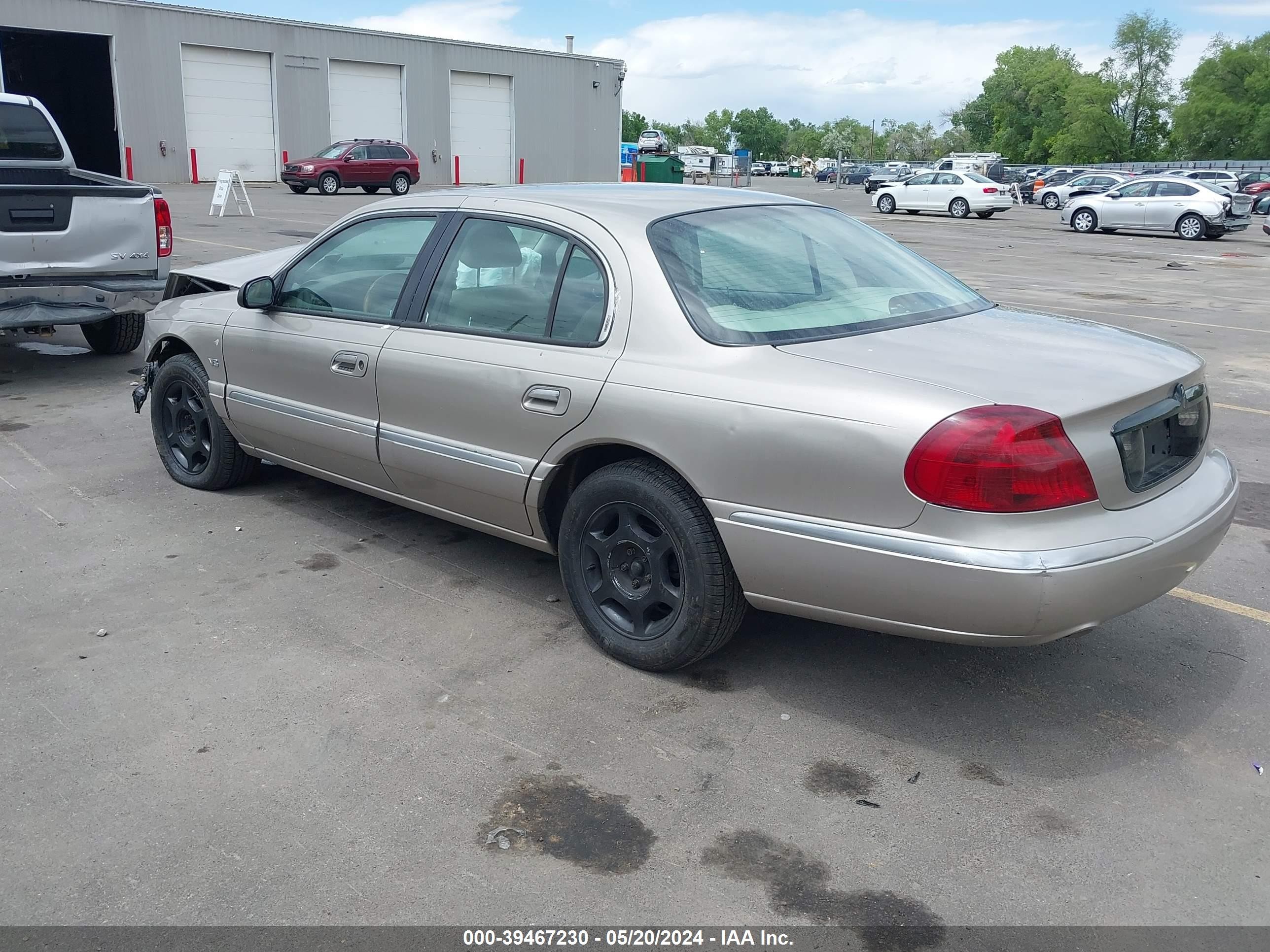 Photo 2 VIN: 1LNHM97V0XY697285 - LINCOLN CONTINENTAL 