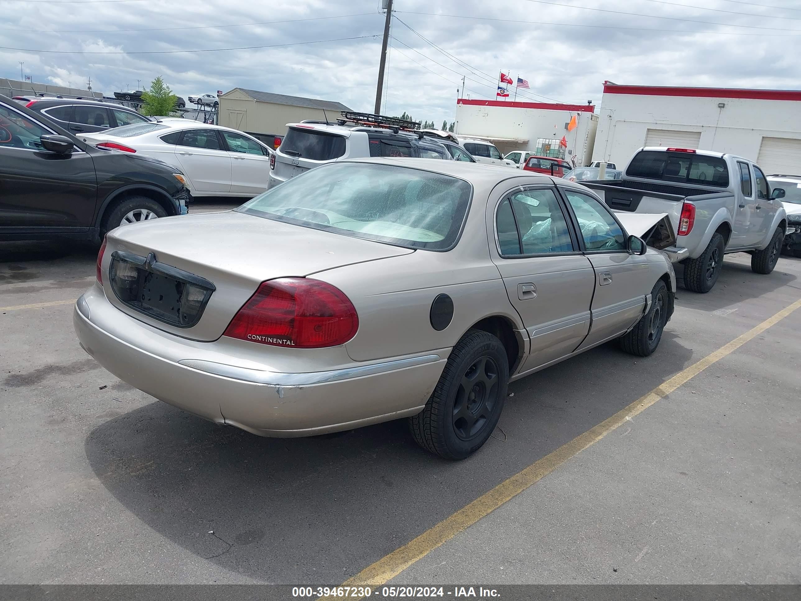 Photo 3 VIN: 1LNHM97V0XY697285 - LINCOLN CONTINENTAL 