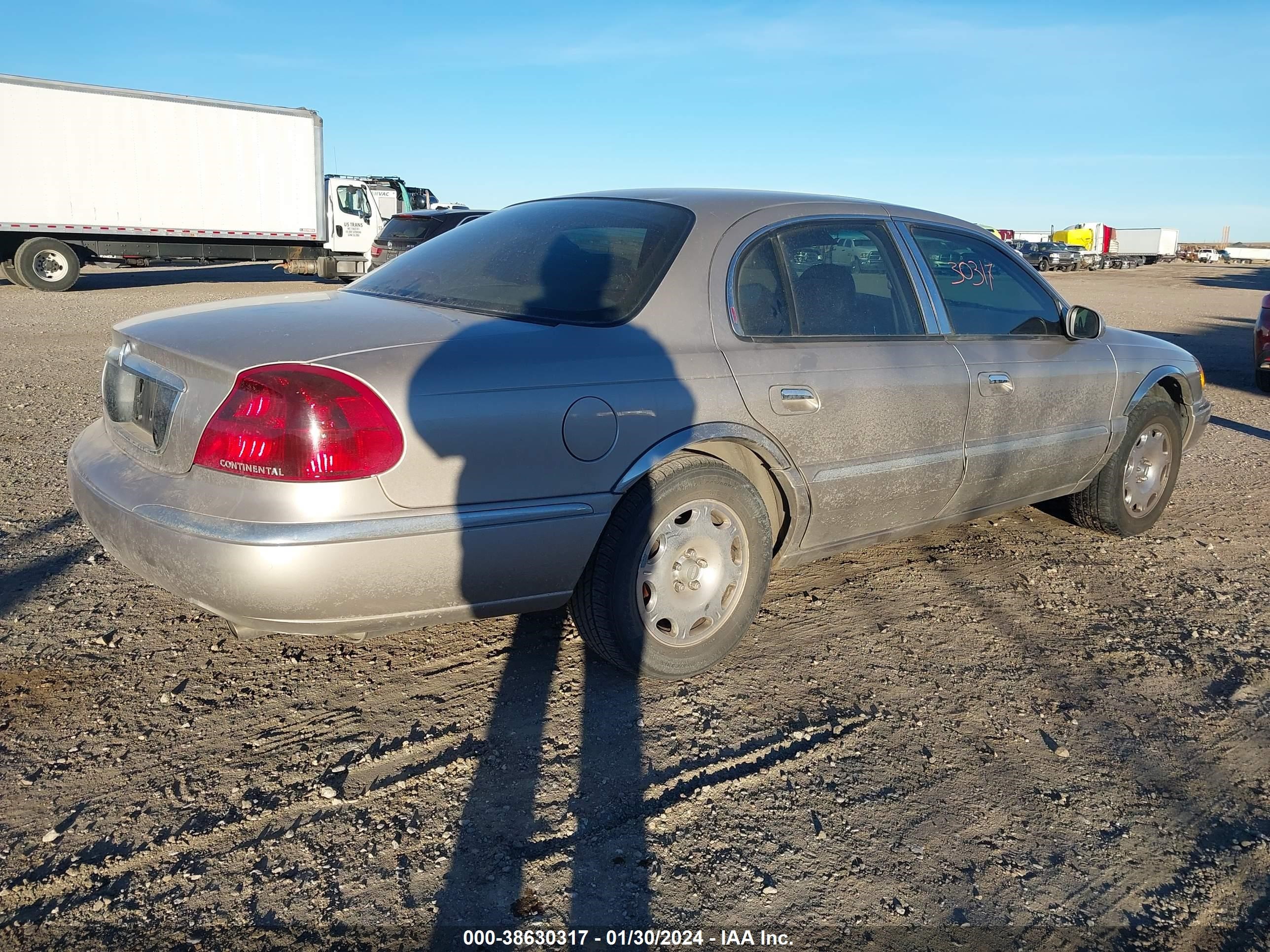 Photo 3 VIN: 1LNHM97V12Y696073 - LINCOLN CONTINENTAL 